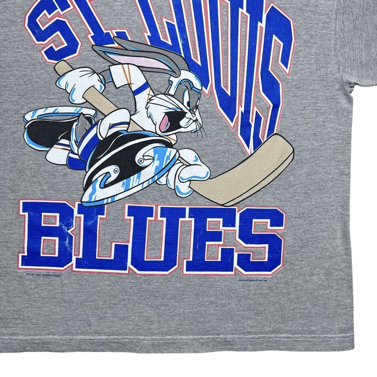 NHL Vtg 1993 NHL St. Louis Blues Bugs Bunny Hockey Graphic Tee Size US L / EU 52-54 / 3 - 8 Thumbnail