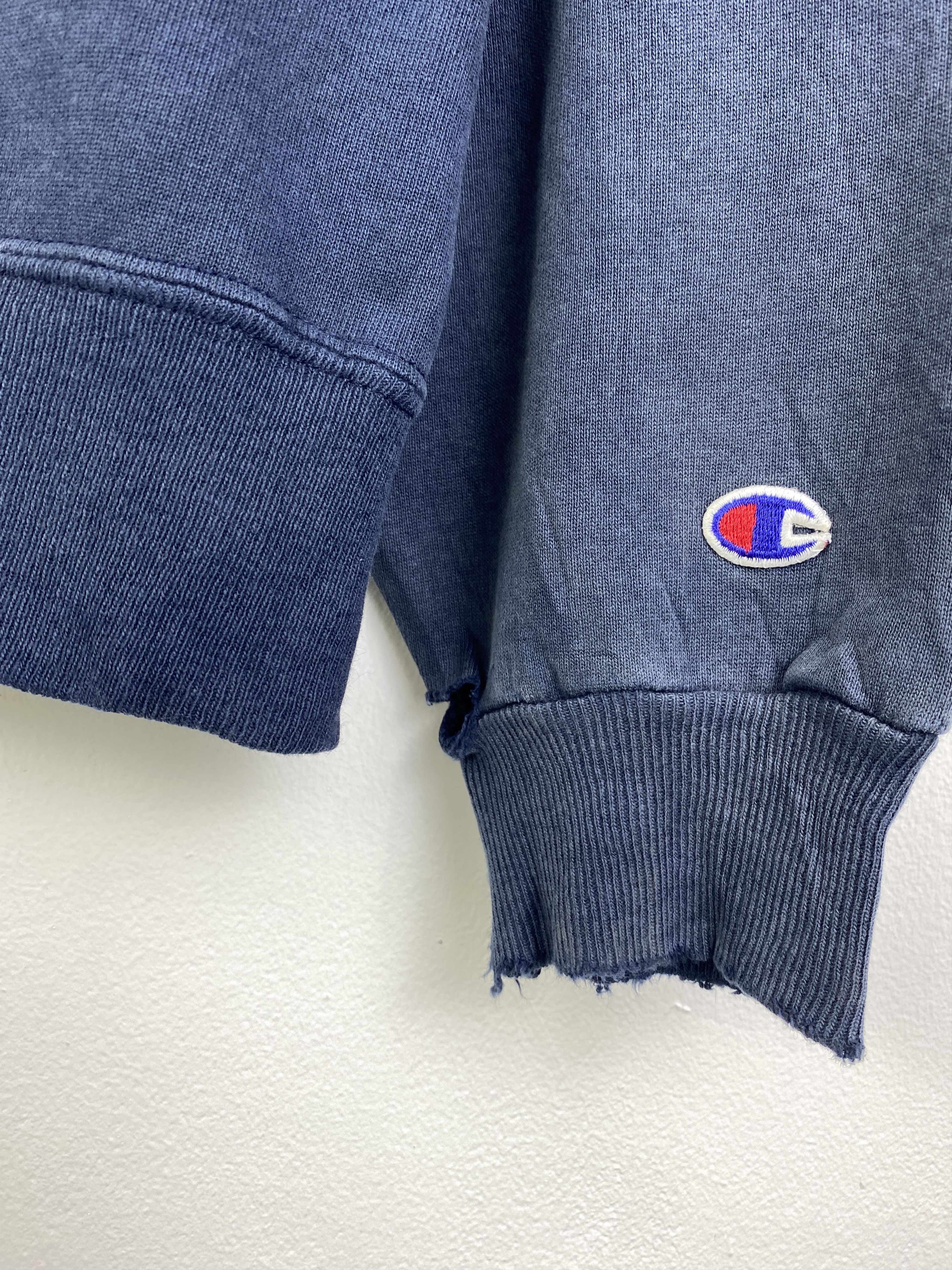 Champion Vintage 90s Champion Faded Distressed Sweatshirt SH0252 Size US XL / EU 56 / 4 - 7 Thumbnail