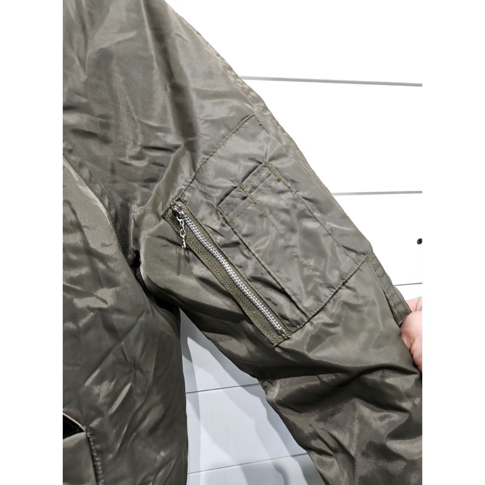 Vintage VINTAGE Cimarron Green Satin Hooded Puffer Jacket Mens Large Army Bomber Jacket Men Regular Satin Hooded Winter 26" 22" Pit to Pit Size US L / EU 52-54 / 3 - 4 Thumbnail