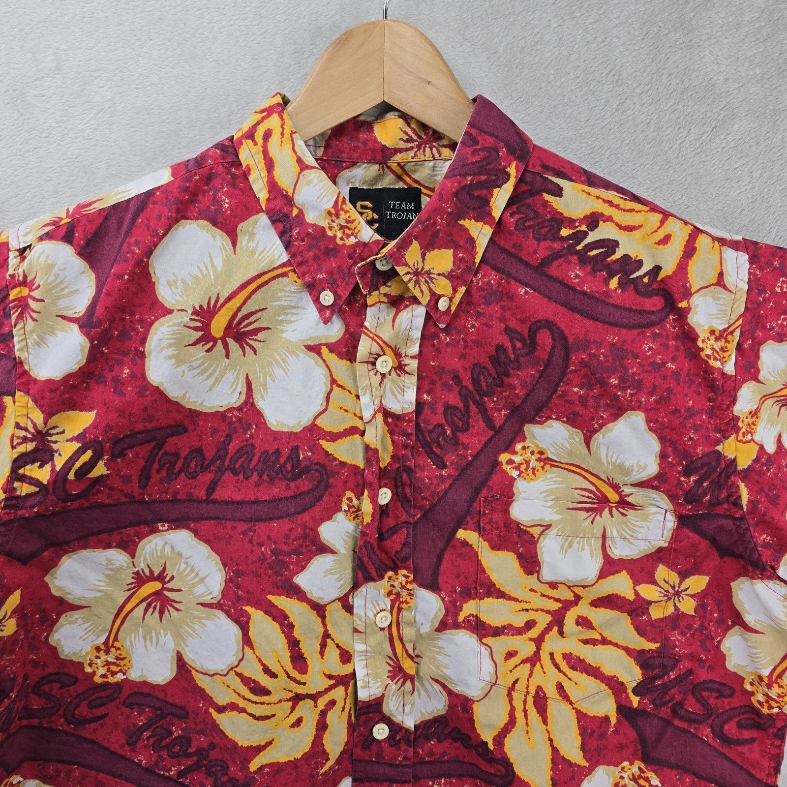 Other USC Trojans Hawaiian Shirt Button-up XL Trojan Red Floral Size US XL / EU 56 / 4 - 2 Thumbnail