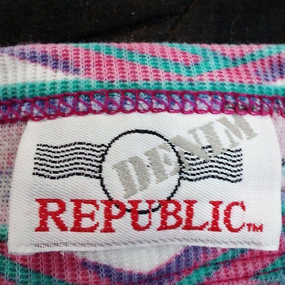 Vintage Vintage Denim Republic Southwest Aztec Pattern T-Shirt Size L / US 10 / IT 46 - 4 Thumbnail