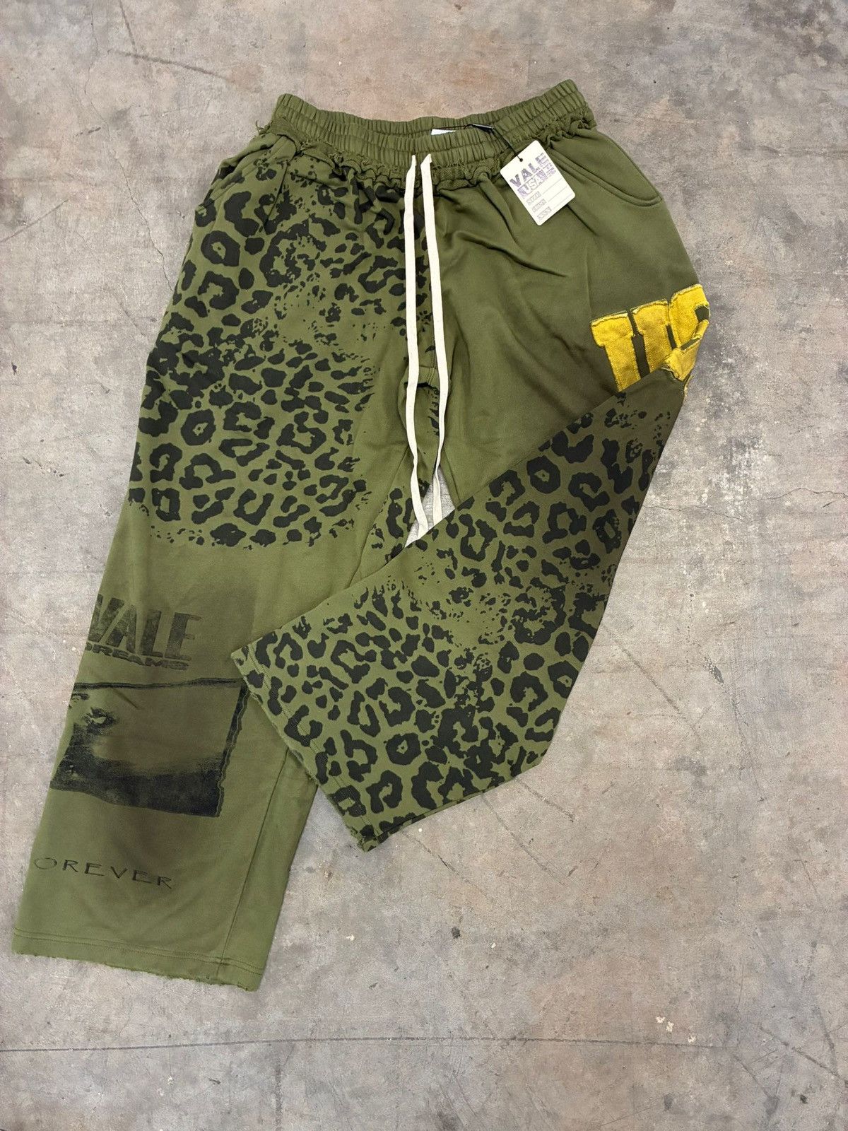 Vale Vale Forever Valley Dreams Green Safari Sweatpants X-Large Size US 36 / EU 52 - 3 Thumbnail