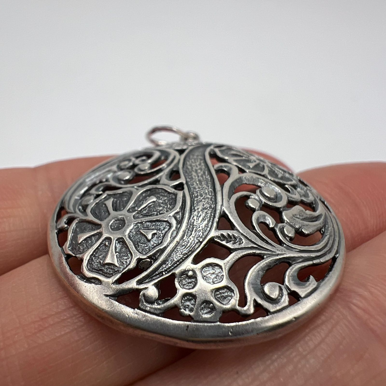Sterling Silver Vintage 925 Sterling Silver Round Filigree Pendant Floral Size ONE SIZE - 3 Thumbnail