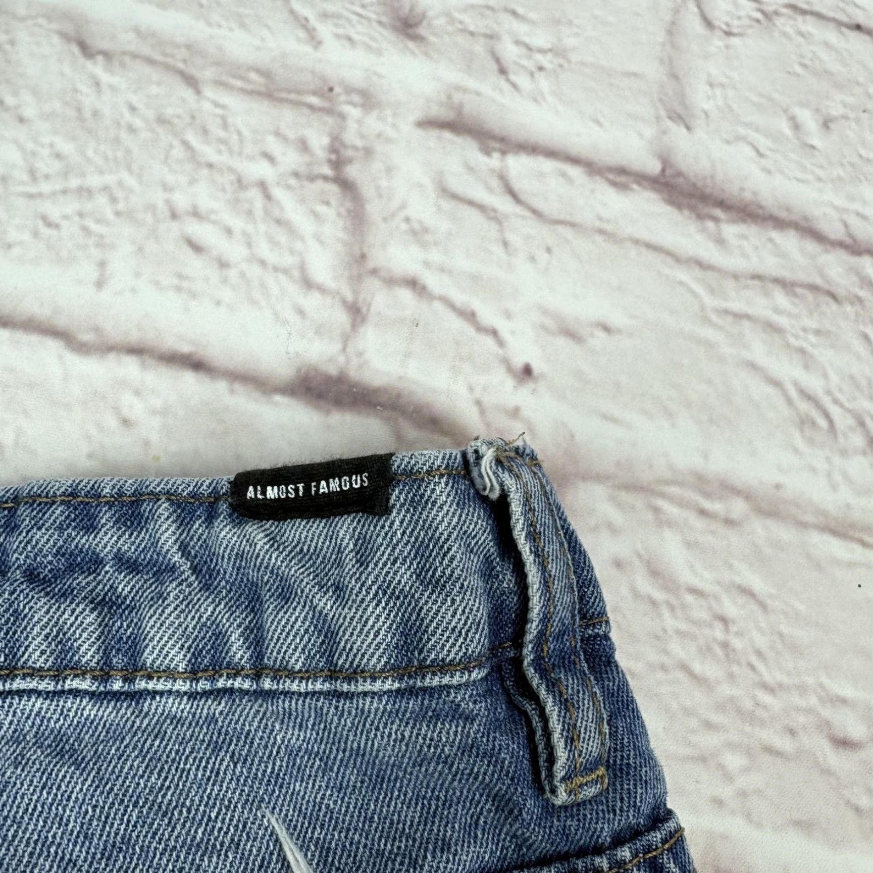 Almost Famous Almost Famous Jeans Juniors 3 Medium Wash Distressed Straight Crop 26x26 Denim Size 26" / US 2 / IT 38 - 6 Thumbnail