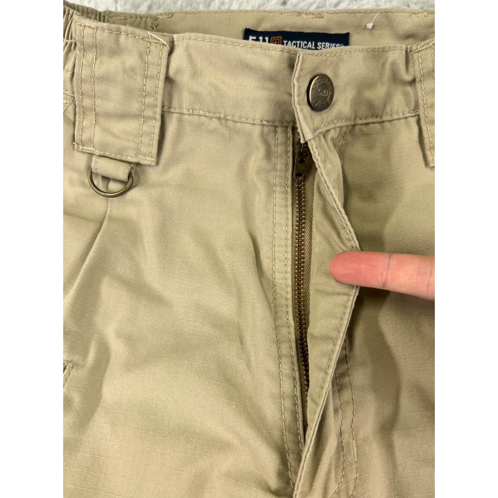 Vintage 5.11 Tactical Pants Mens 28 Beige Khaki Cargo Rip Stop TAC-143 First Responder Cargo Pants Mens 28 Beige Wide 5.11 Tactical Size US 28 / EU 44 - 5 Thumbnail