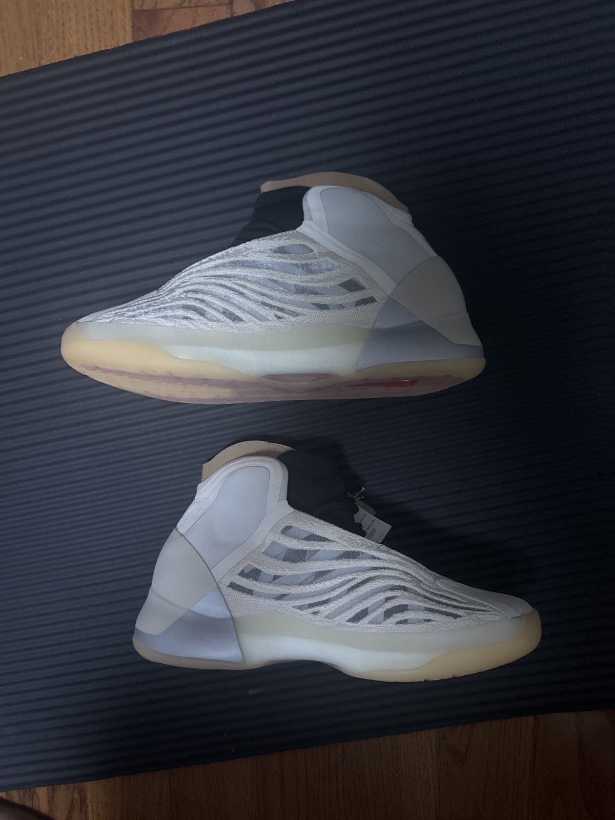 Adidas × Yeezy YZY QNTM Mist Slate Size US 9.5 / EU 42-43 - 2 Thumbnail