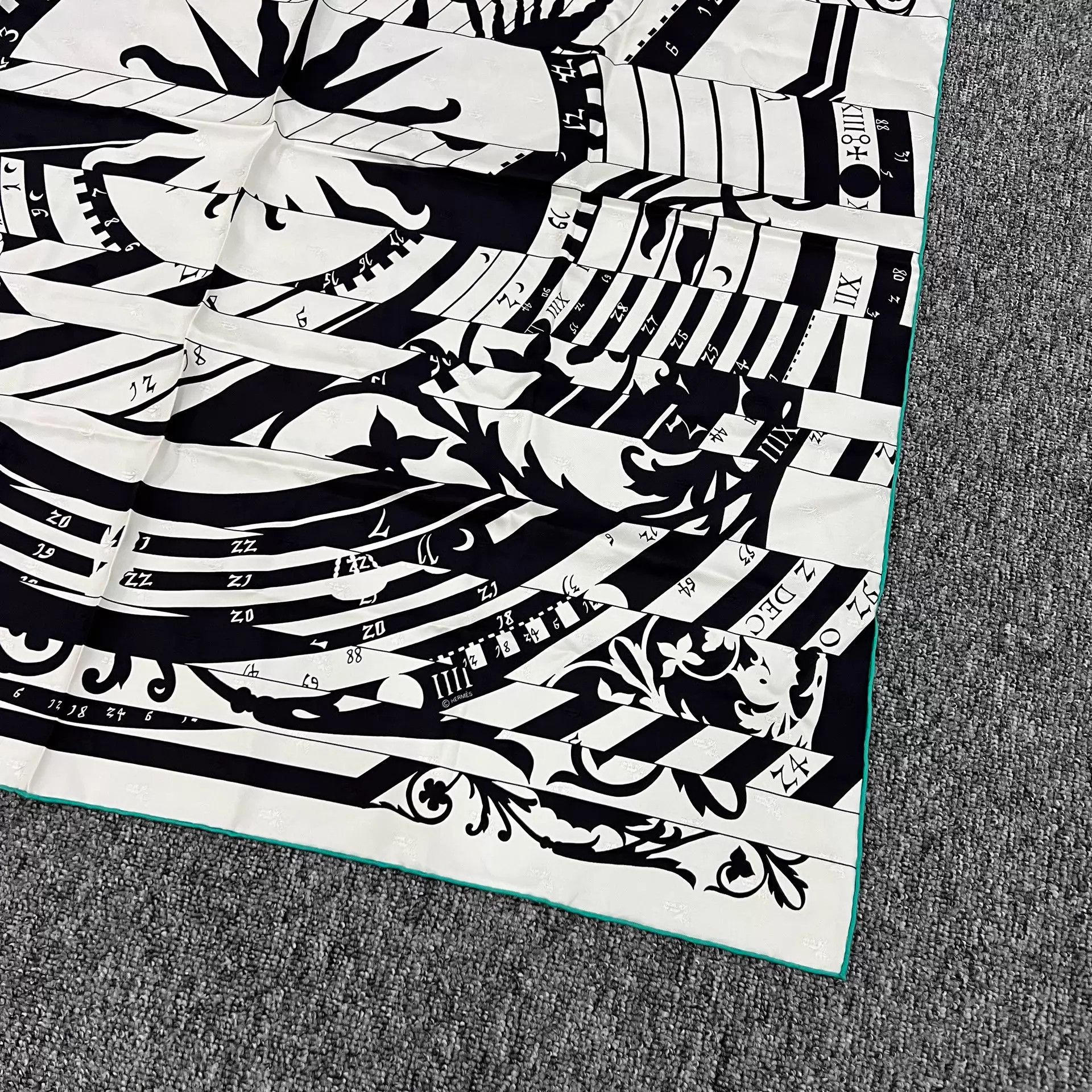 Hermes Hermes Black & White Star Pattern Silk Scarf Mint 90x90 Size ONE SIZE - 2 Thumbnail