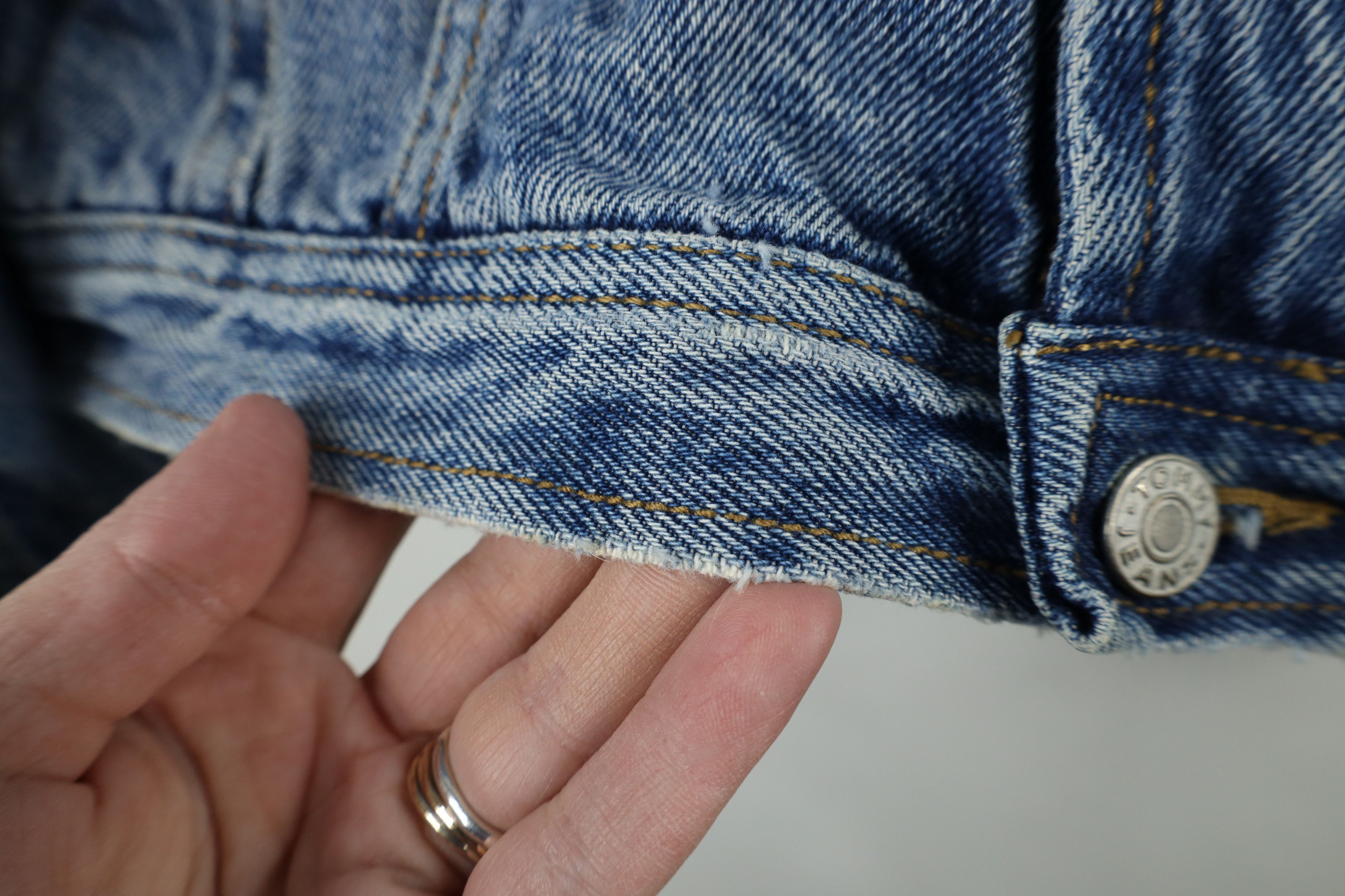Tommy Hilfiger × Vintage Vintage 90s Tommy Hilfiger Spell Out Denim Trucker Jacket Size US XXL / EU 58 / 5 - 6 Thumbnail