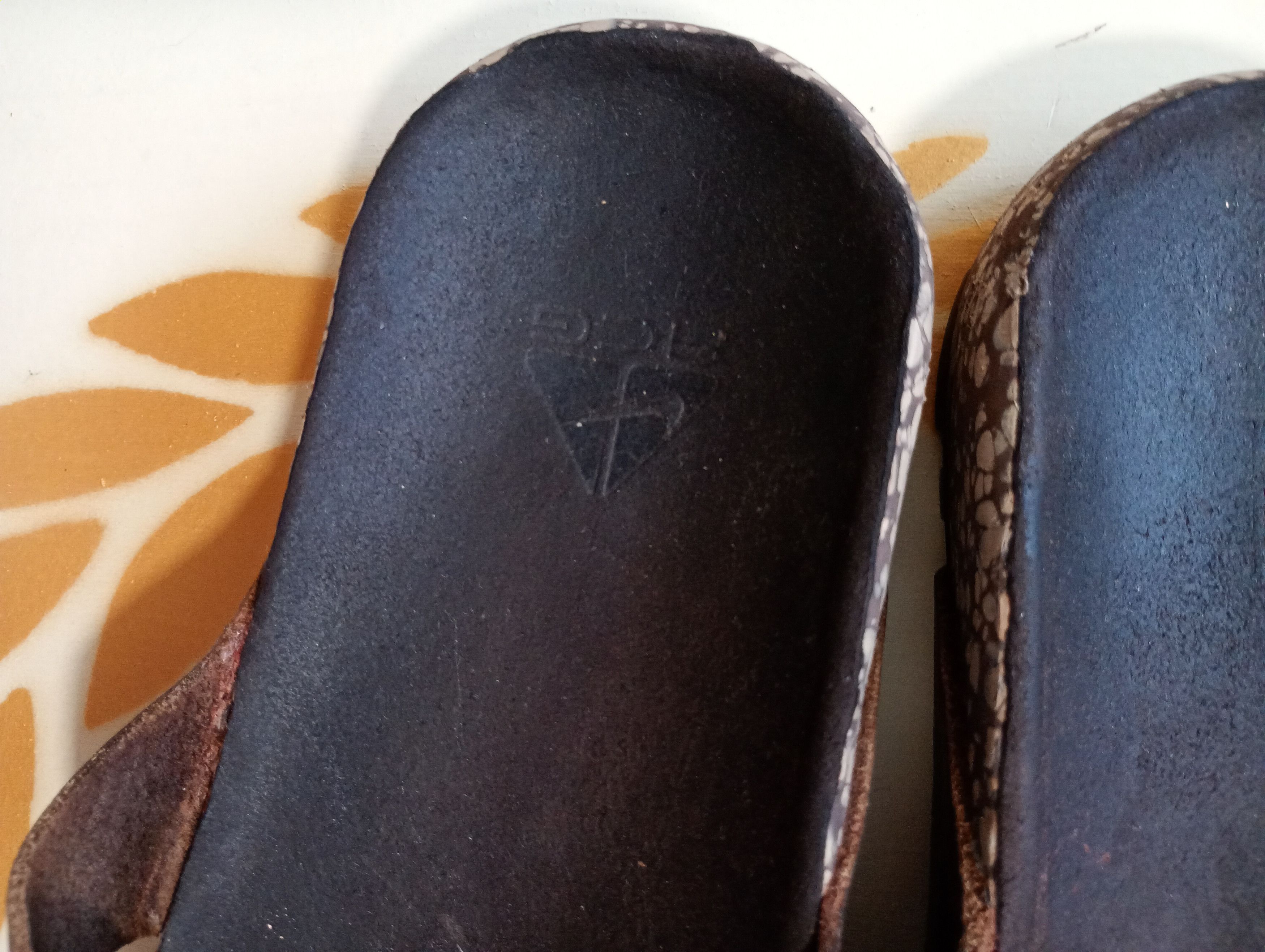 Nike ACG Nike ACG Flip Flops Leather Vintage 2007 Size US 10 / EU 43 - 6 Thumbnail