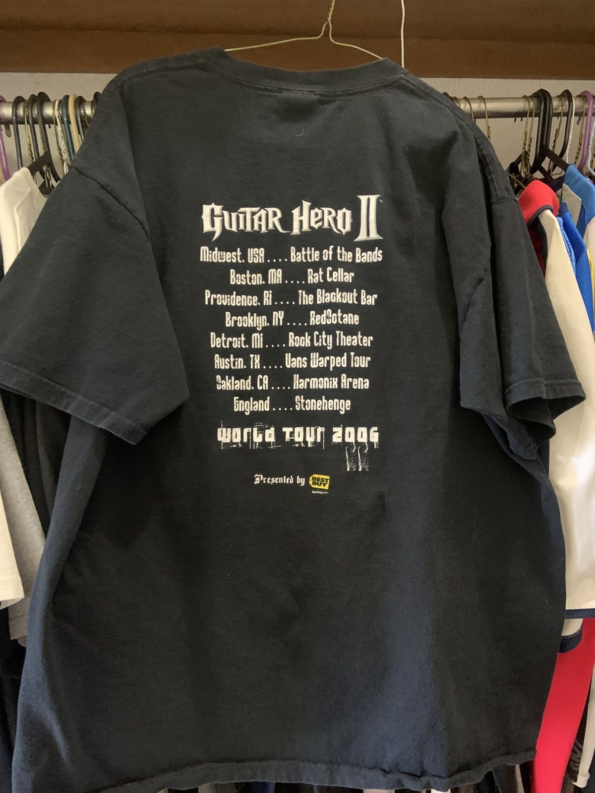 Vintage Vintage Y2K Guitar Hero 2 Best Buy Tour Promo Tee Size US XL / EU 56 / 4 - 2 Thumbnail