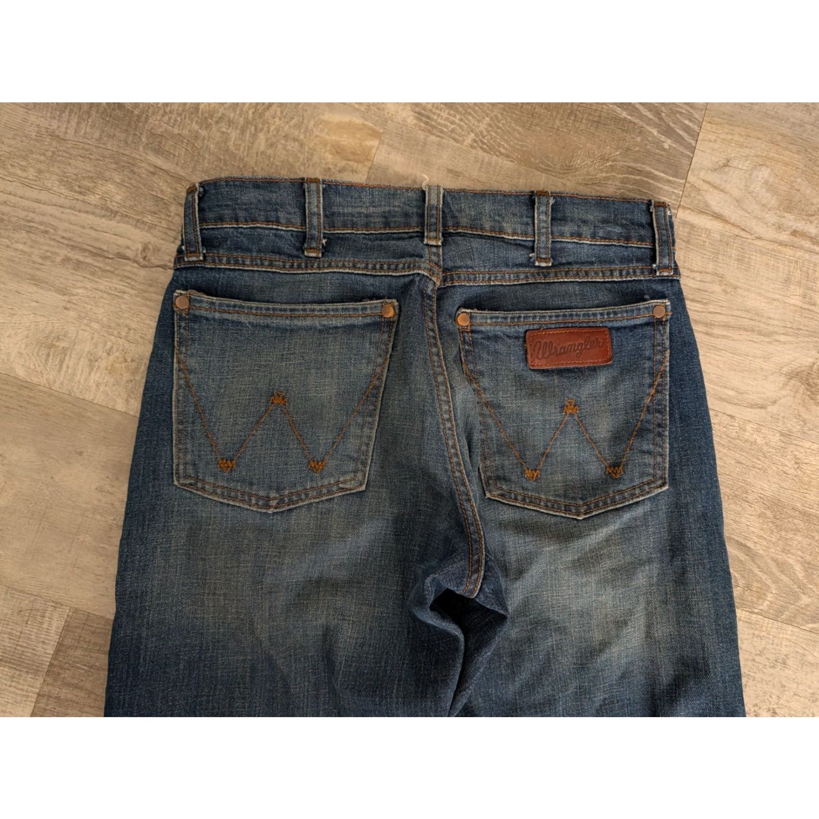 Wrangler Wrangler Jeans Men 30x30 Retro Jackson Hole Medium Wash Bootcut Relaxed Fit Denim USA Cowboy Wrangler Retro Jeans Mens 30 Regular Blue Size US 30 / EU 46 - 3 Thumbnail