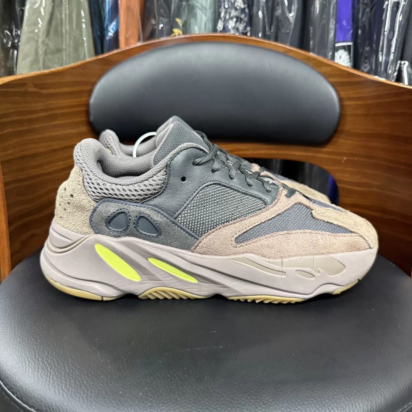 Adidas Yeezy 700 Purple-Brown 43 Near Mint Size US 10 / EU 43 - 4 Thumbnail