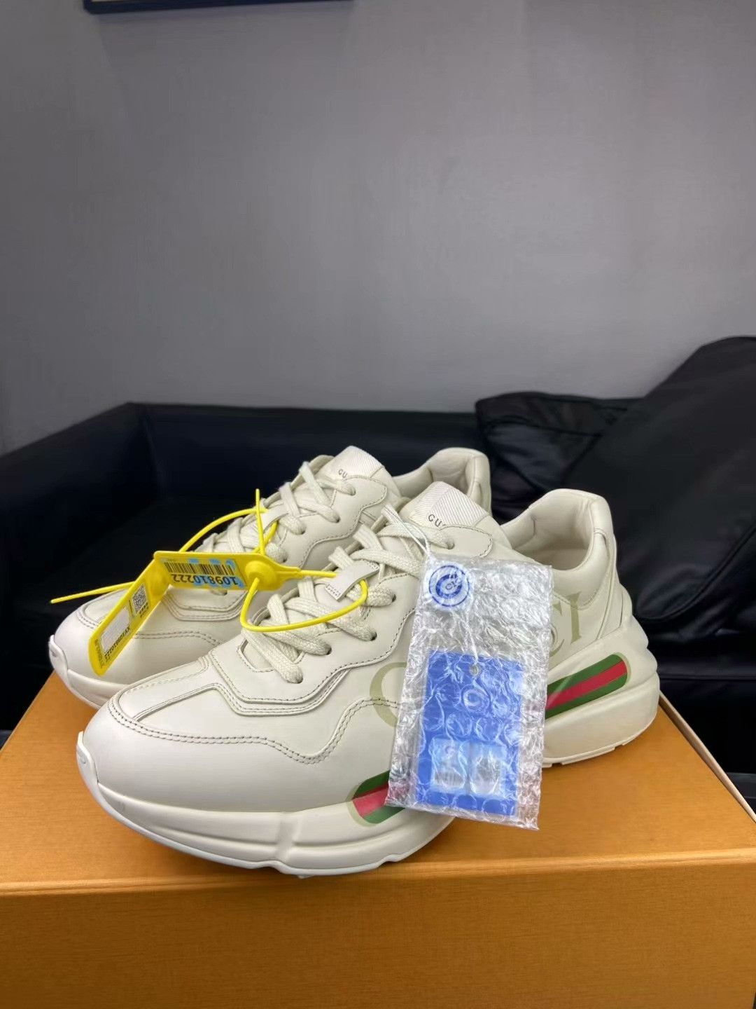 Gucci Gucci Lowtop Sneakers 42 Men Size US 9 / EU 42 - 1 Thumbnail
