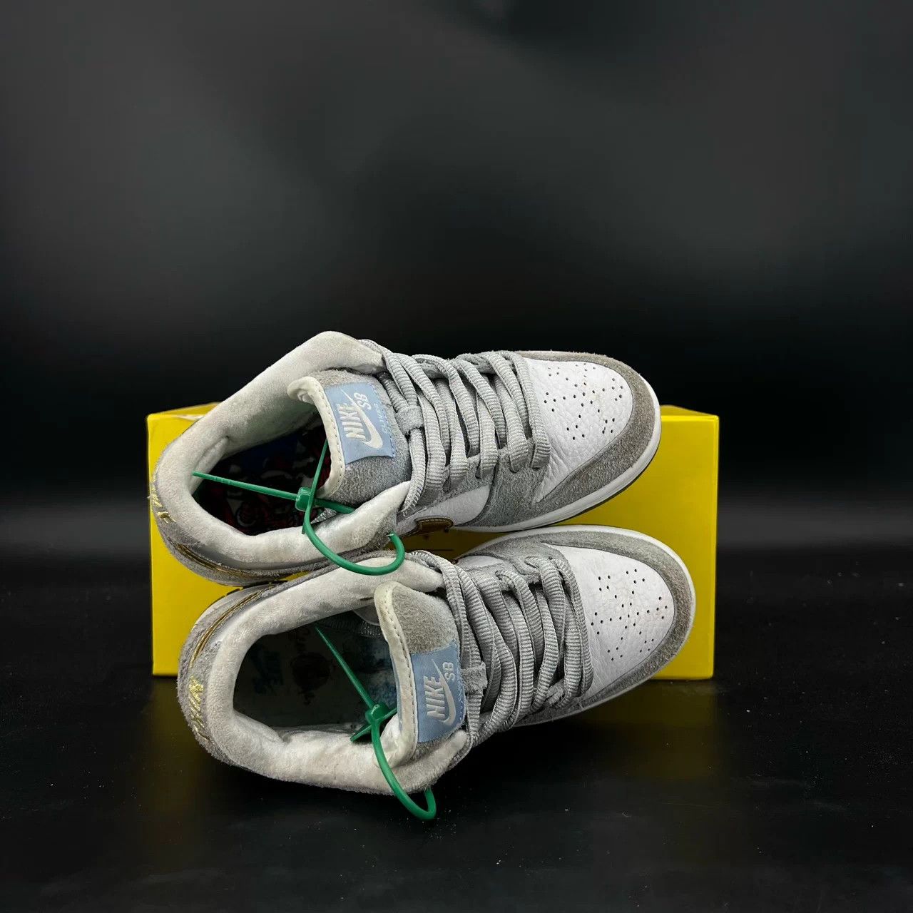 Nike Nike Dunk SB Snow Festival 36 Worn, Minimal Sole Wear Size US 5 / IT 35 - 5 Thumbnail