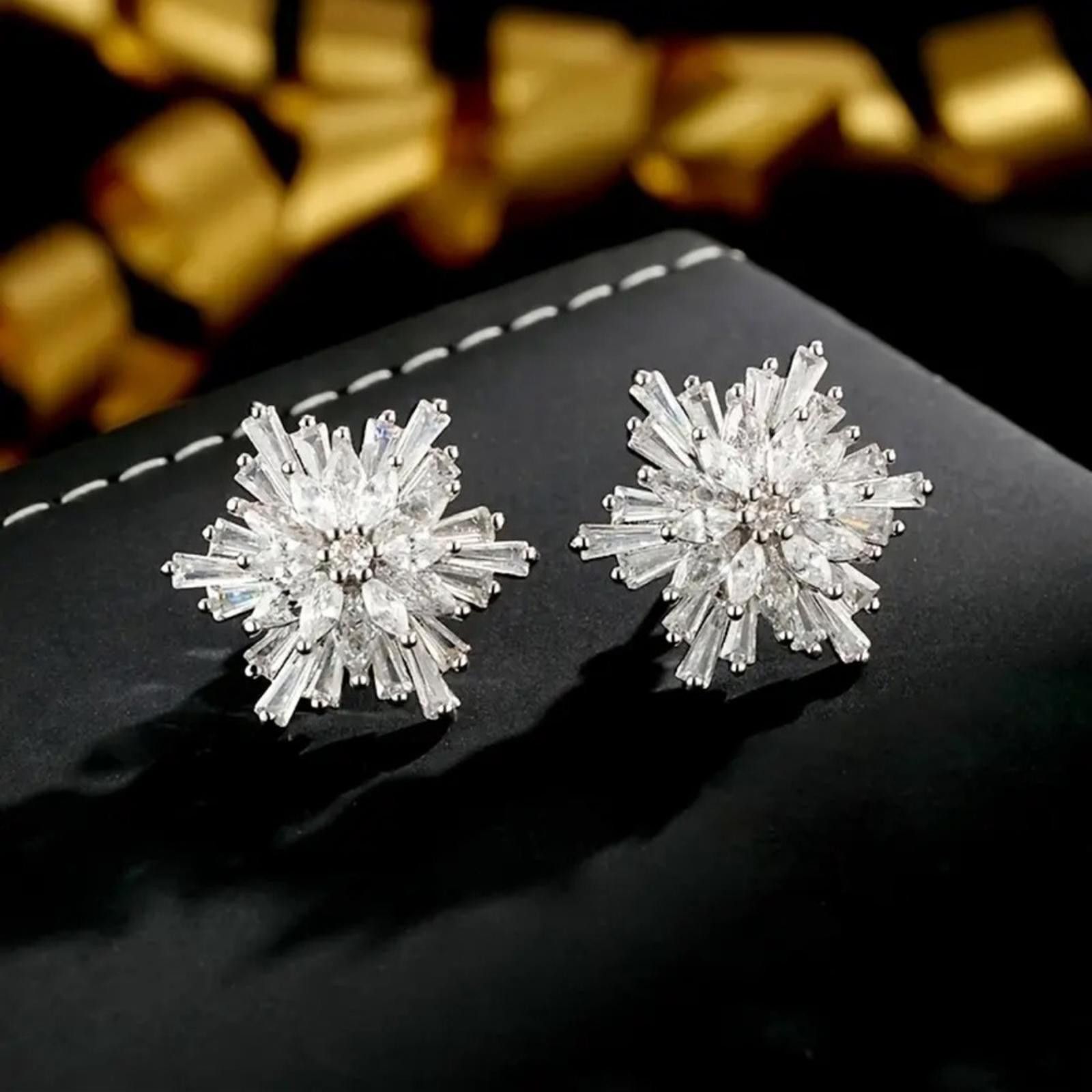 Designer Silver Snowflake Earrings Crystal Design NWT Size ONE SIZE - 2 Thumbnail
