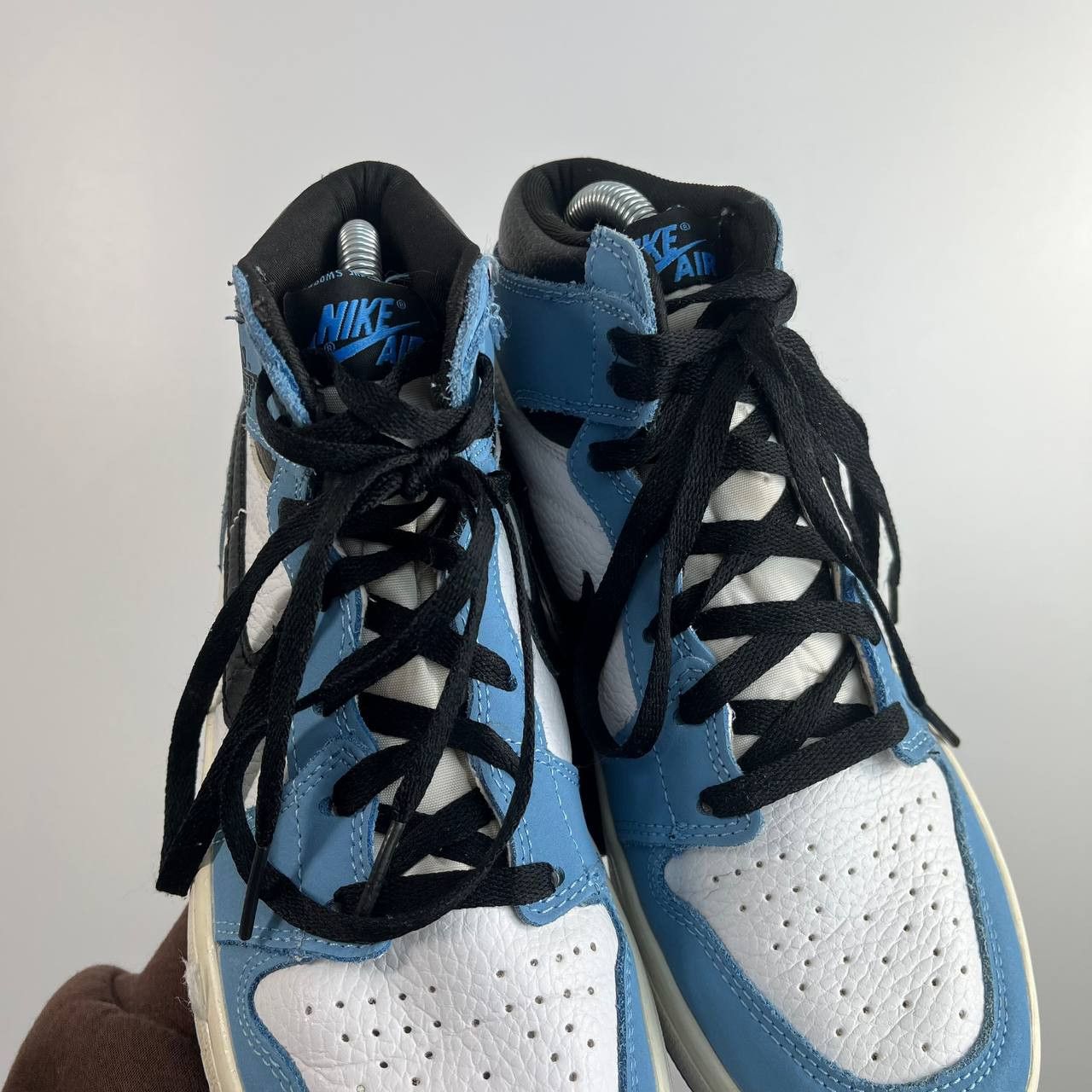 Nike Nike Air Jordan 1 Mid White University Blue Womens Size 37.5 Size US 6.5 / IT 36.5 - 2 Thumbnail