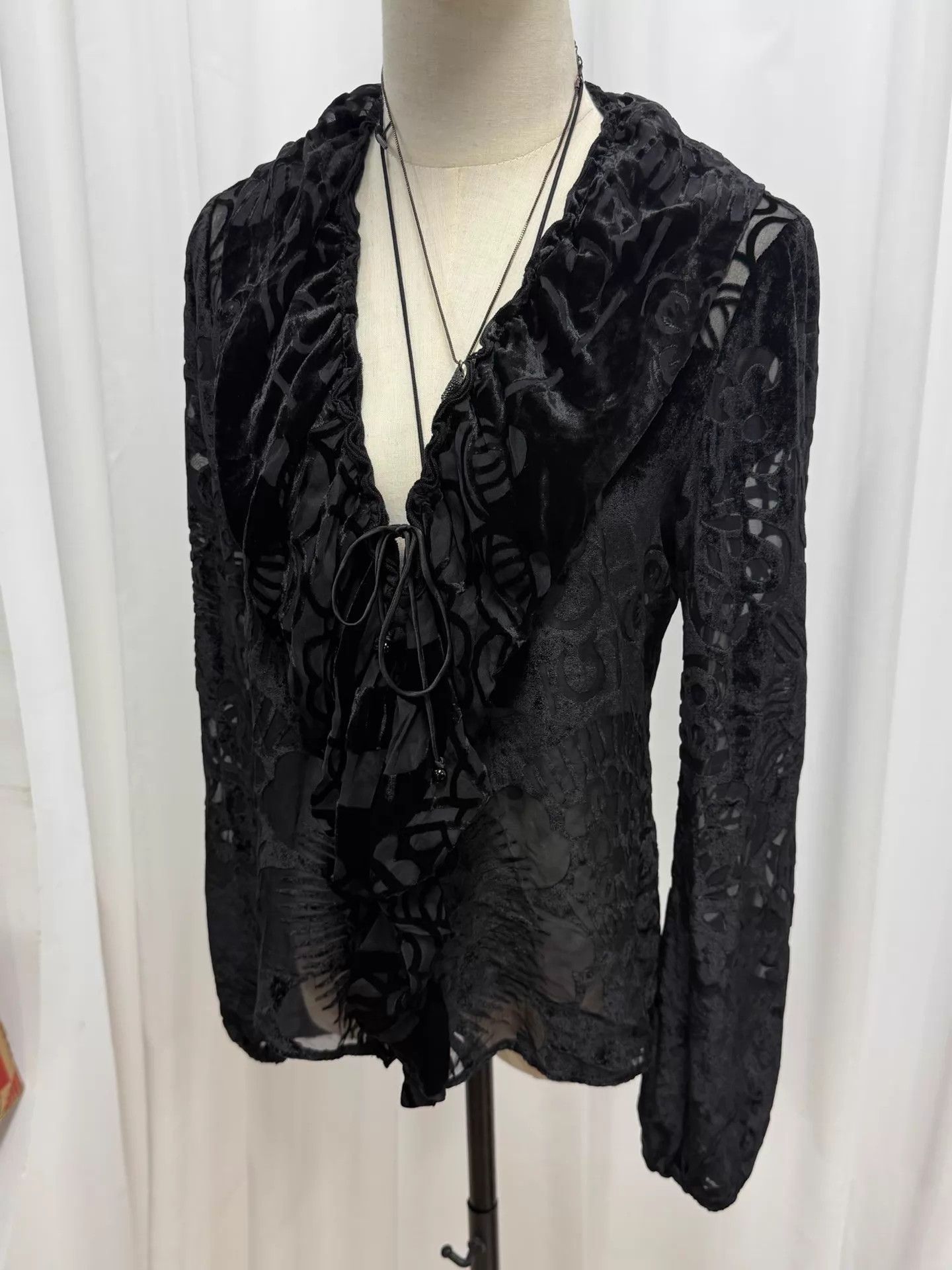 Vivienne Tam Vivienne Tam Black Long-Sleeve Lace Top 4 Size S / US 4 / IT 40 - 7 Thumbnail