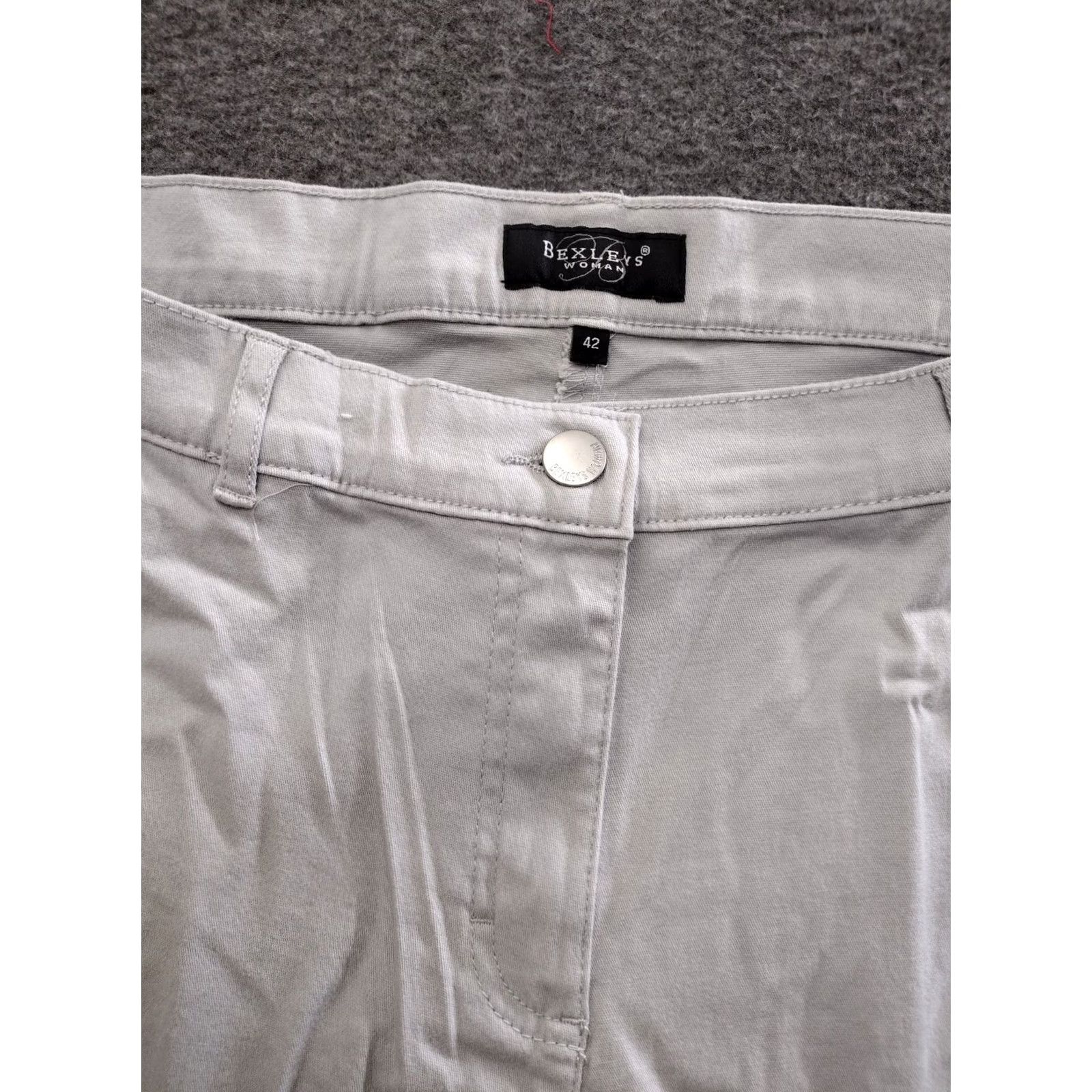 Vintage Bexley's Woman Cotton Relaxed Chino Long Shorts Classic White 42 Size 28" / US 6 / IT 42 - 3 Thumbnail