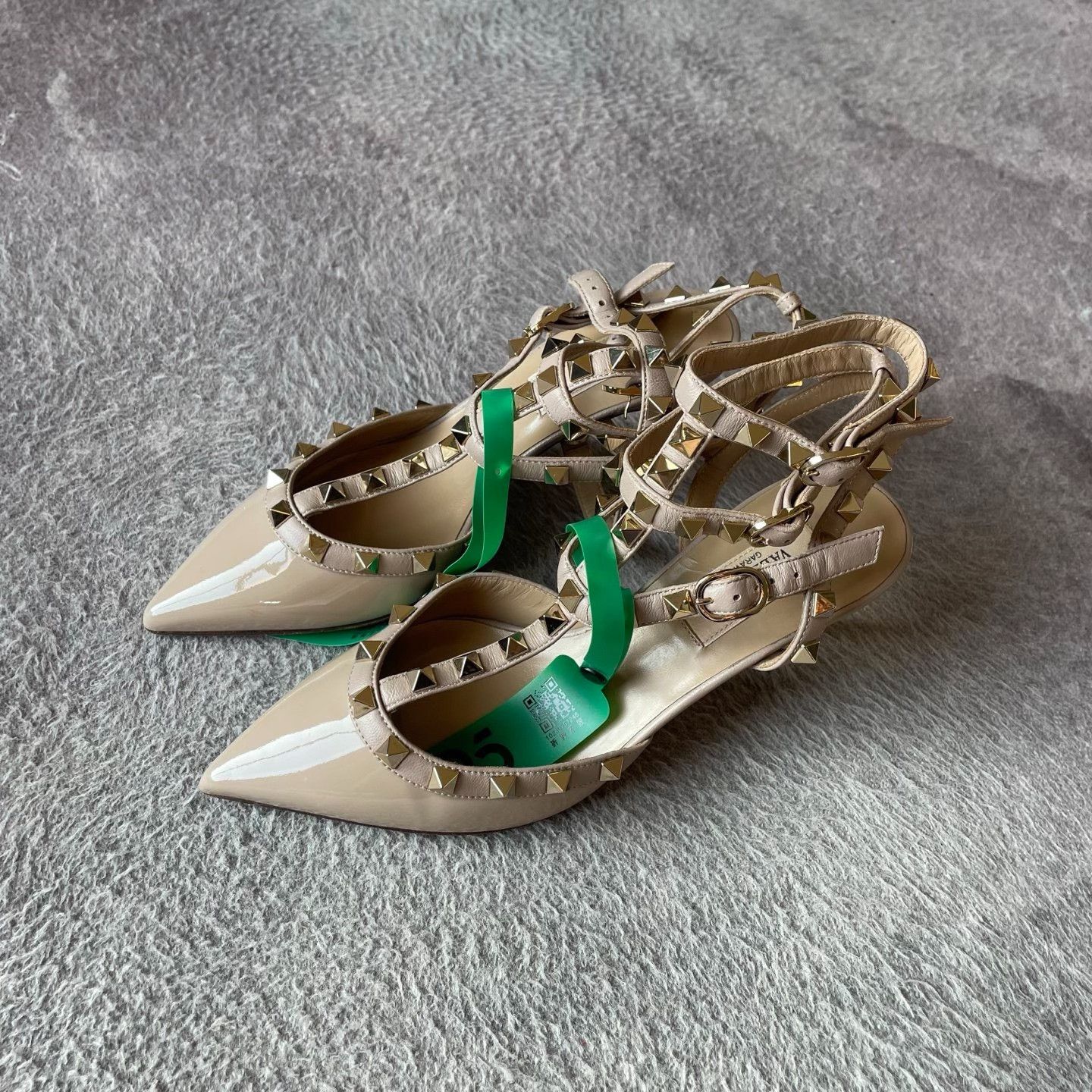Valentino Valentino Lowtop Sneakers S Women Size US 6 / IT 36 - 1 Thumbnail