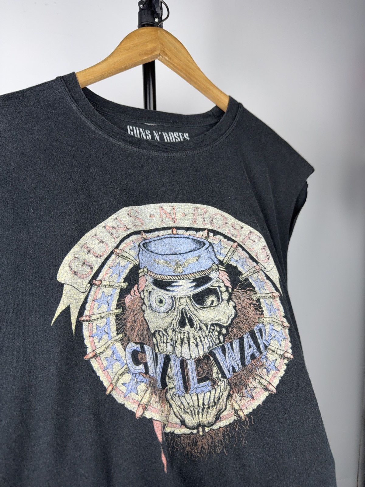 Guns N' Roses 2018 Guns N’ Roses Civil War Cut Off Sleeveless Tee M/L Size US L / EU 52-54 / 3 - 5 Thumbnail