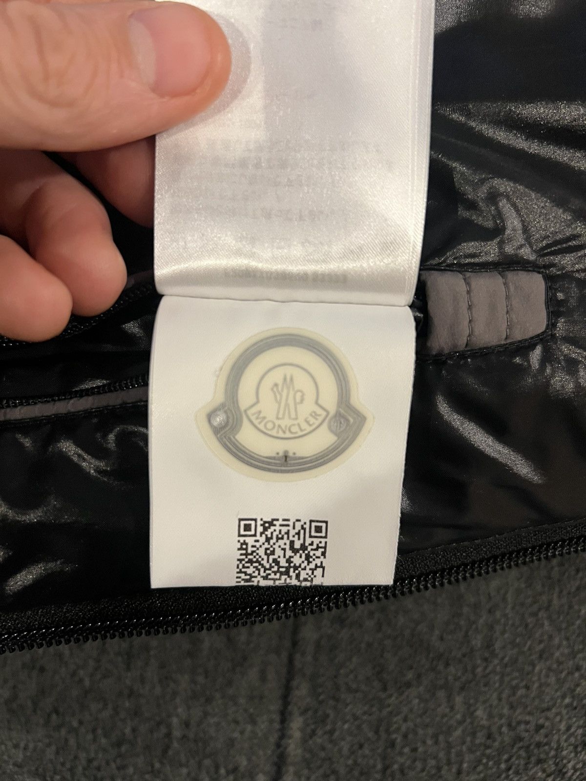 Moncler Moncler Arcachon Giubbotto Hooded Down Jacket Gray Nylon Size US M / EU 48-50 / 2 - 21 Thumbnail