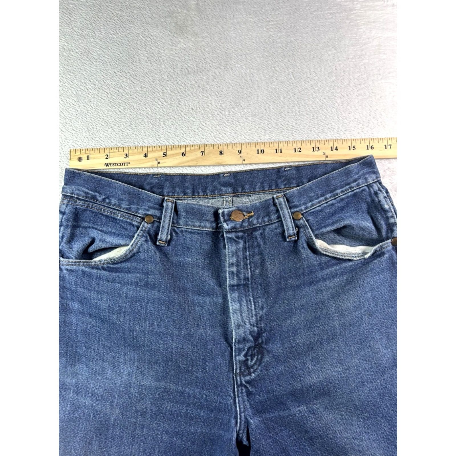 Wrangler Wrangler Jeans Men’s Regular 34x30 Medium Wash Denim Cowboy Workwear Straight 5-Pocket USA Cowboy Cut Denim Jeans Mens Size US 34 / EU 50 - 7 Thumbnail