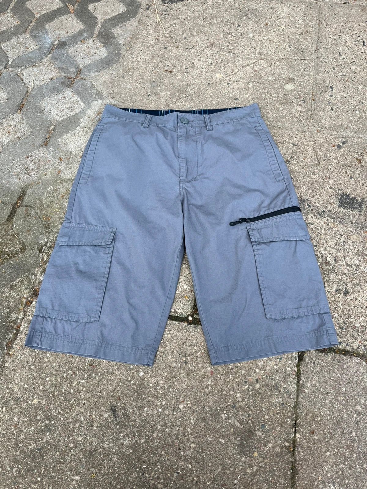 Nike Vintage 00s Nike Grey Cargo Shorts 28W Size US 28 / EU 44 - 5 Thumbnail