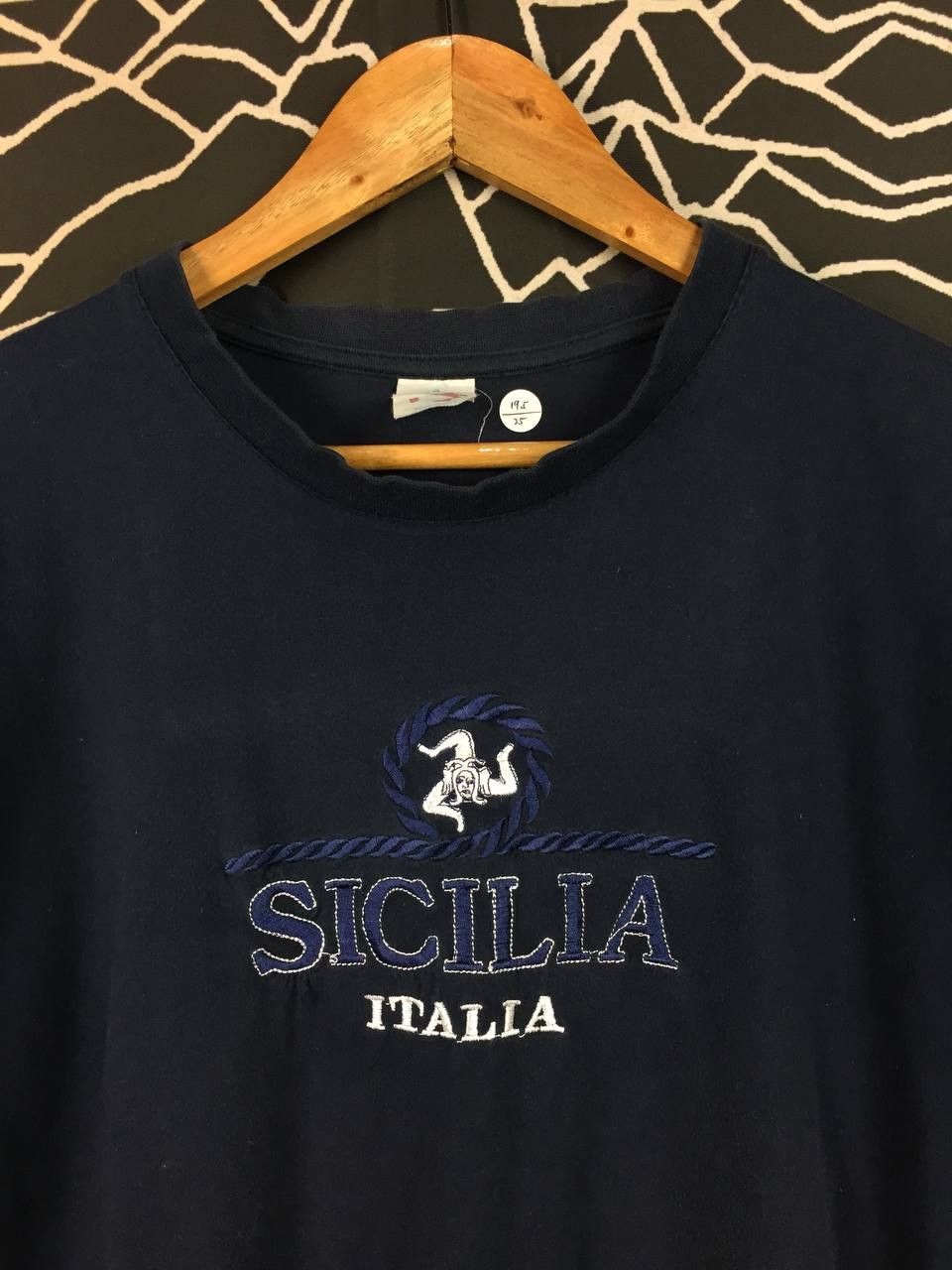 Vintage Vtg Sicilia Italia Embroidered Trinacria Logo Souvenir Tee Size US S / EU 44-46 / 1 - 3 Thumbnail