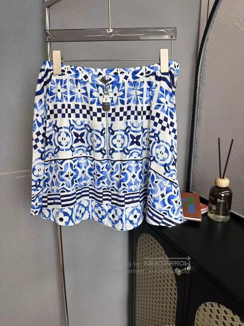 Louis Vuitton Louis Vuitton Silk Pleated Mini Skirt. Size US 36 / EU 52 - 1 Thumbnail