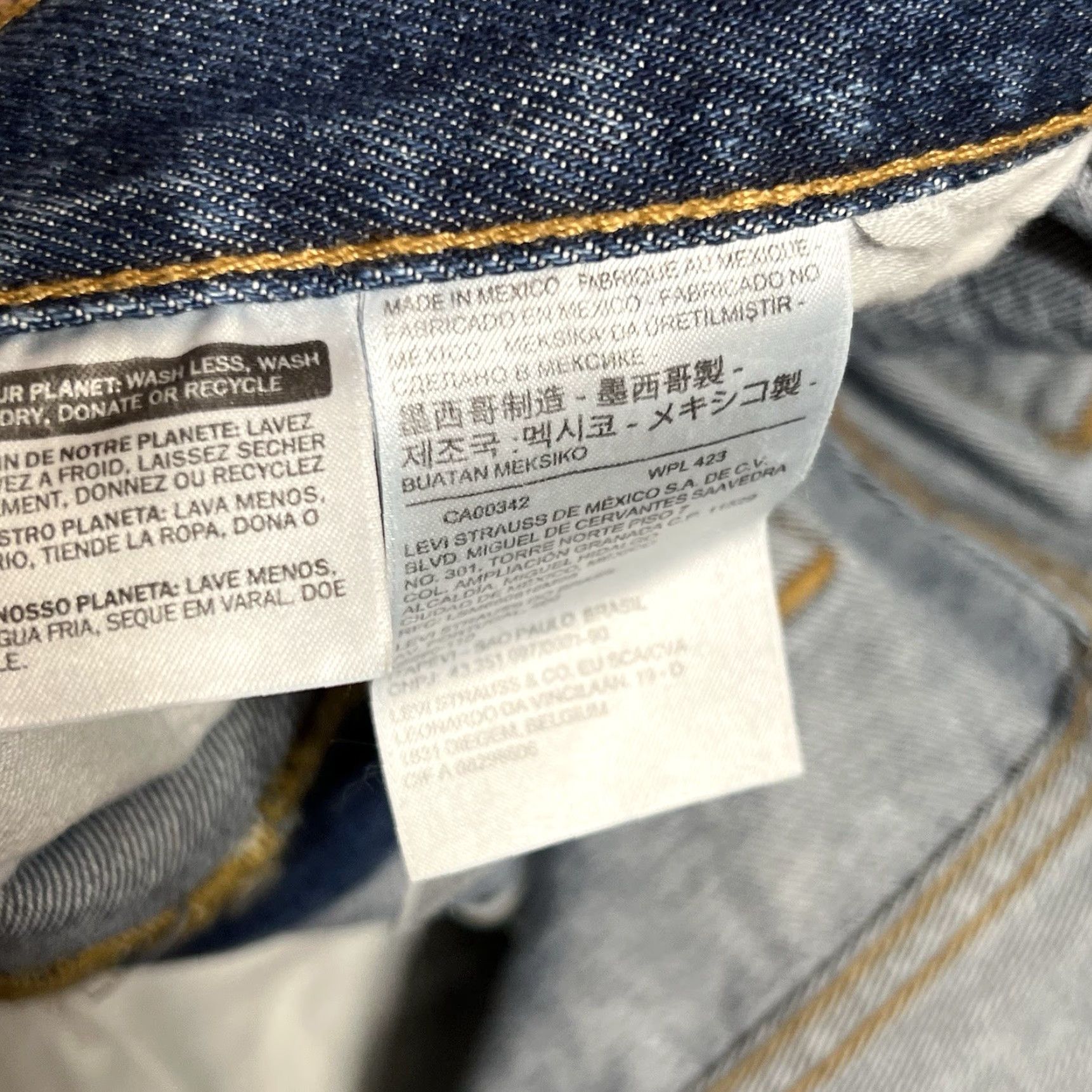 Levi's Levi's 501 Jeans Mens 36x30 Blue Regular Straight Leg Button Fly Denim 5-Pocket USA Vintage? No (remove question) Size US 36 / EU 52 - 7 Thumbnail