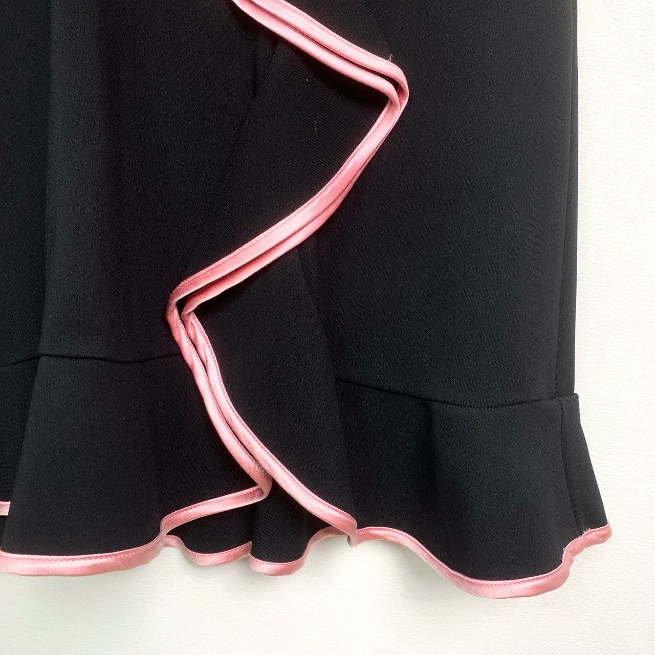 Gucci Gucci Black V-neck Short Sleeve Dress K26WX Size M / US 6-8 / IT 42-44 - 4 Thumbnail