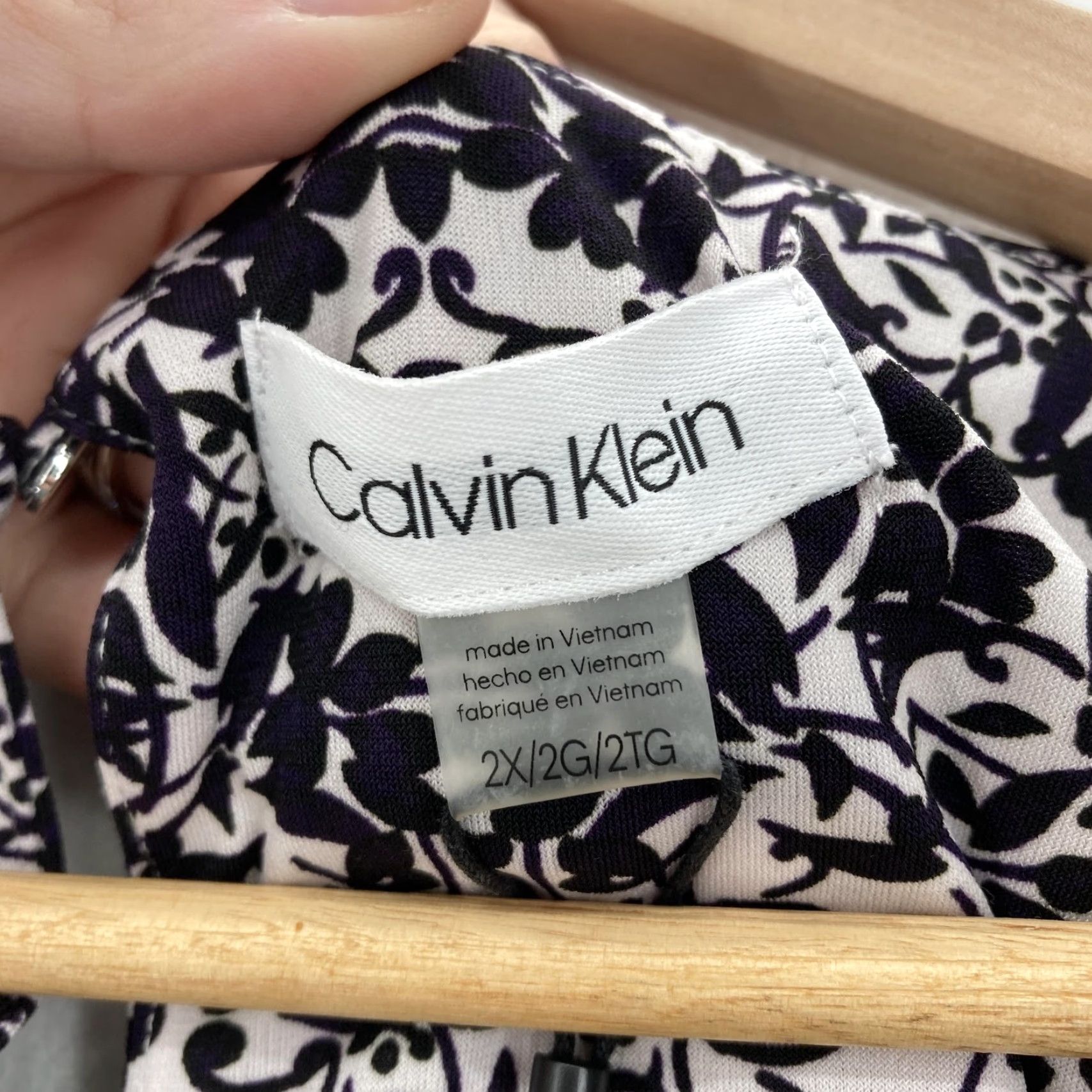 Calvin Klein VINTAGE? (No) Calvin Klein Blouse Womens 2X Black White Sleeveless Stretch Pleated Keyhole Top Size XXL / US 16-18 / IT 52-54 - 5 Thumbnail