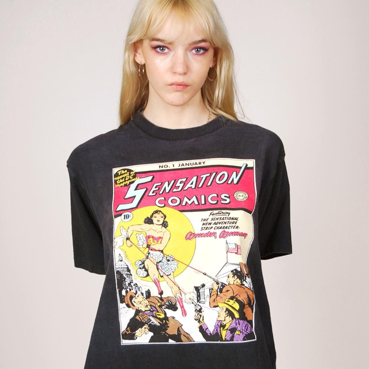 Vintage 90s Wonder Woman T-shirt (L) vintage black comics distressed Size L / US 10 / IT 46 - 1 Thumbnail