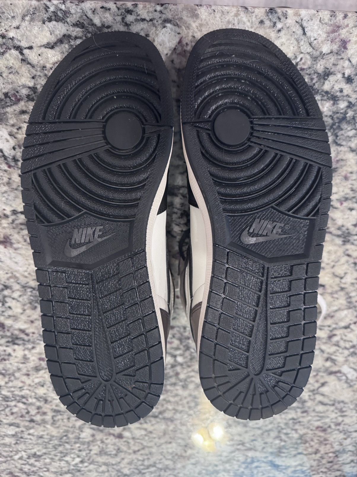 Jordan Brand Jordan 1 Mocha Size US 11.5 / EU 44-45 - 2 Thumbnail