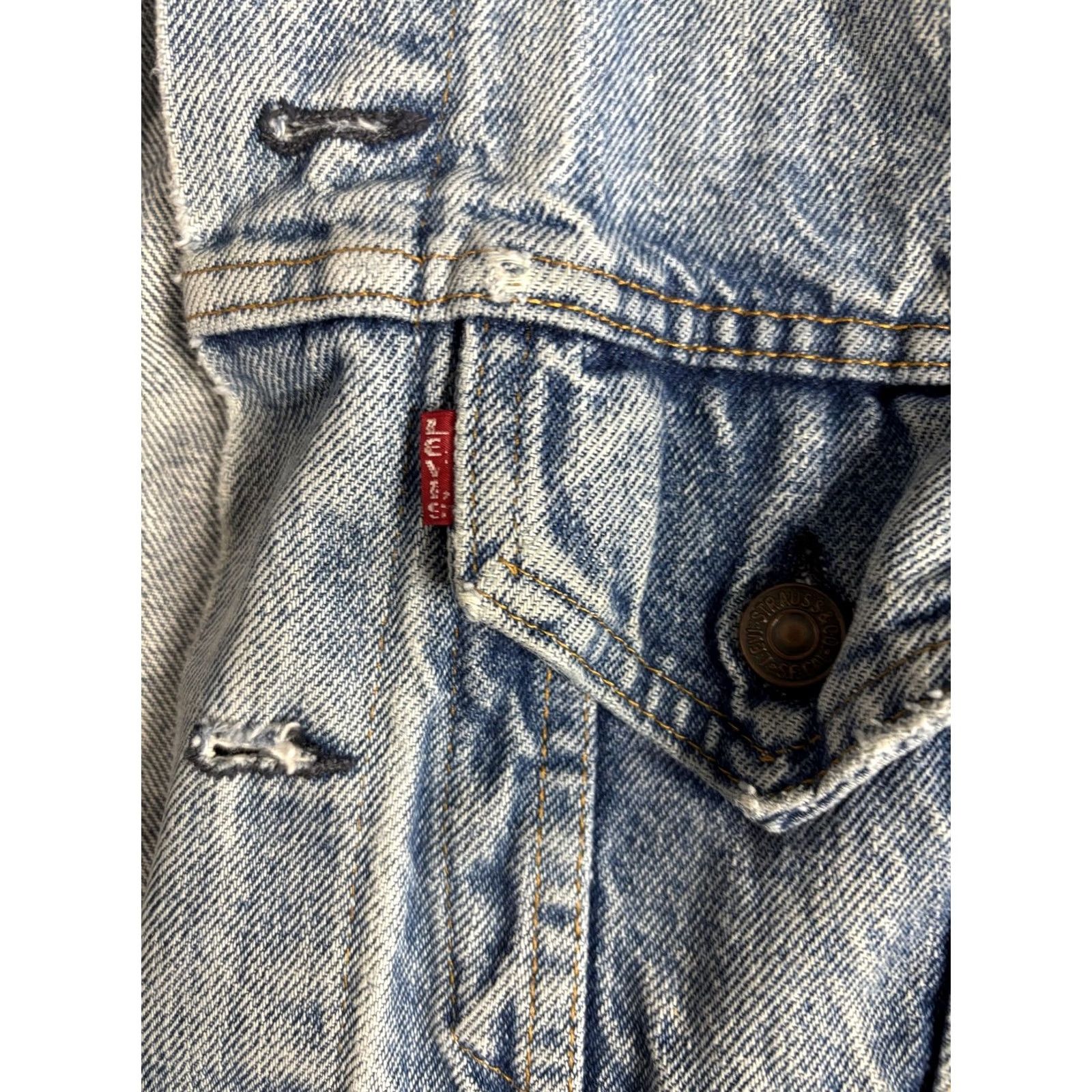 Levi's VINTAGE Levi's Jacket Mens 42 Blue Denim Bomber Trucker Short Cuff Button Front Pockets Made USA 80s Size US XS / EU 42 / 0 - 2 Thumbnail
