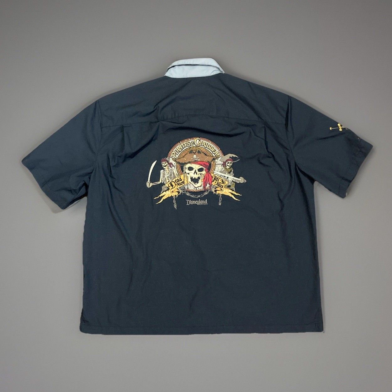 Disney VINTAGE DISNEYLAND RESORT PIRATES OF THE CARIBBEAN Shirt XL Size US XL / EU 56 / 4 - 2 Thumbnail
