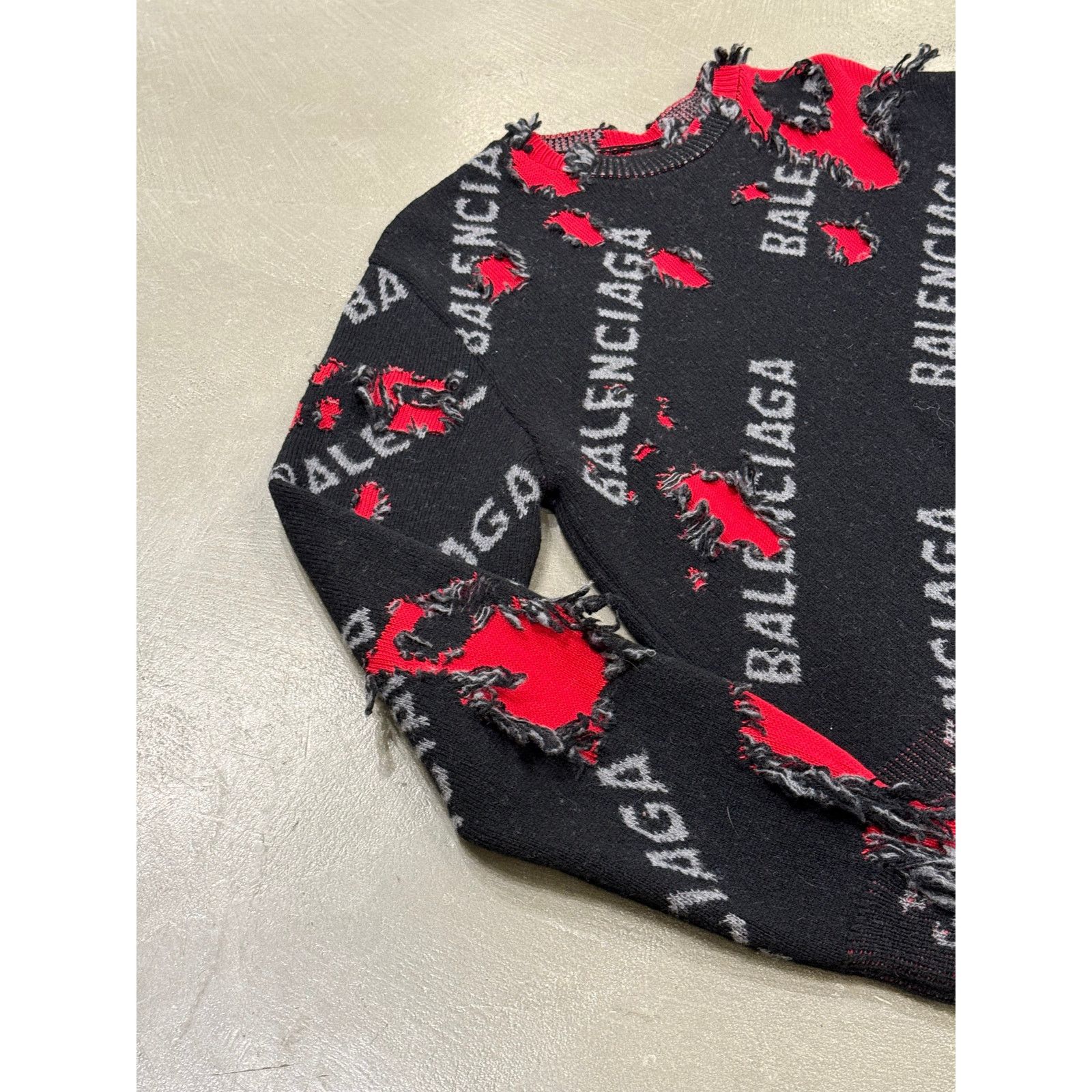 Balenciaga 2021 Balenciaga destroyed logo knit Size US S / EU 44-46 / 1 - 4 Thumbnail