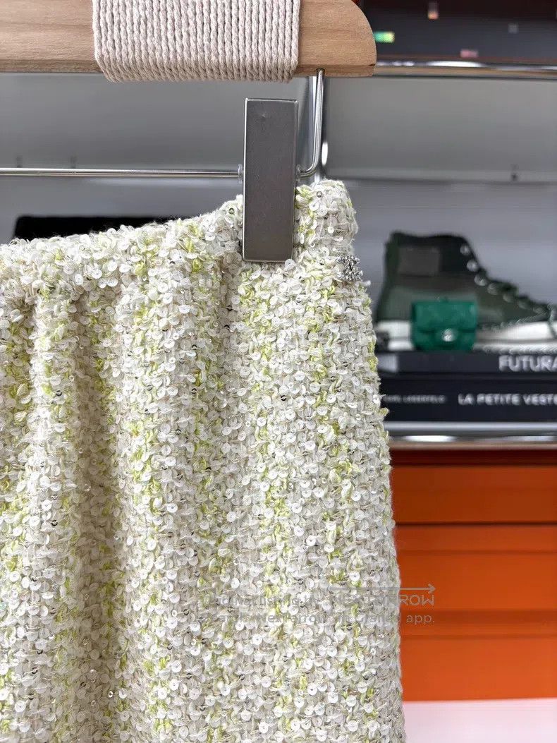 Chanel Chanel Yellow-green sequined shorts Size 24" / US 00 / IT 34 - 3 Thumbnail