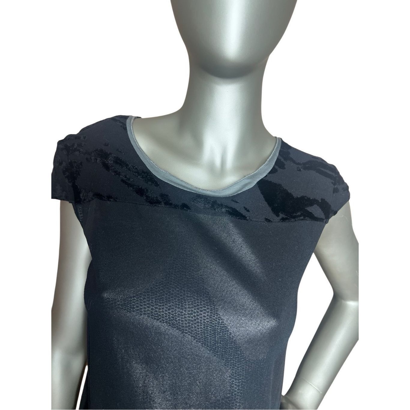 Custo Barcelona Custo Barcelona Black Textured T Shirt Size S / US 4 / IT 40 - 2 Thumbnail