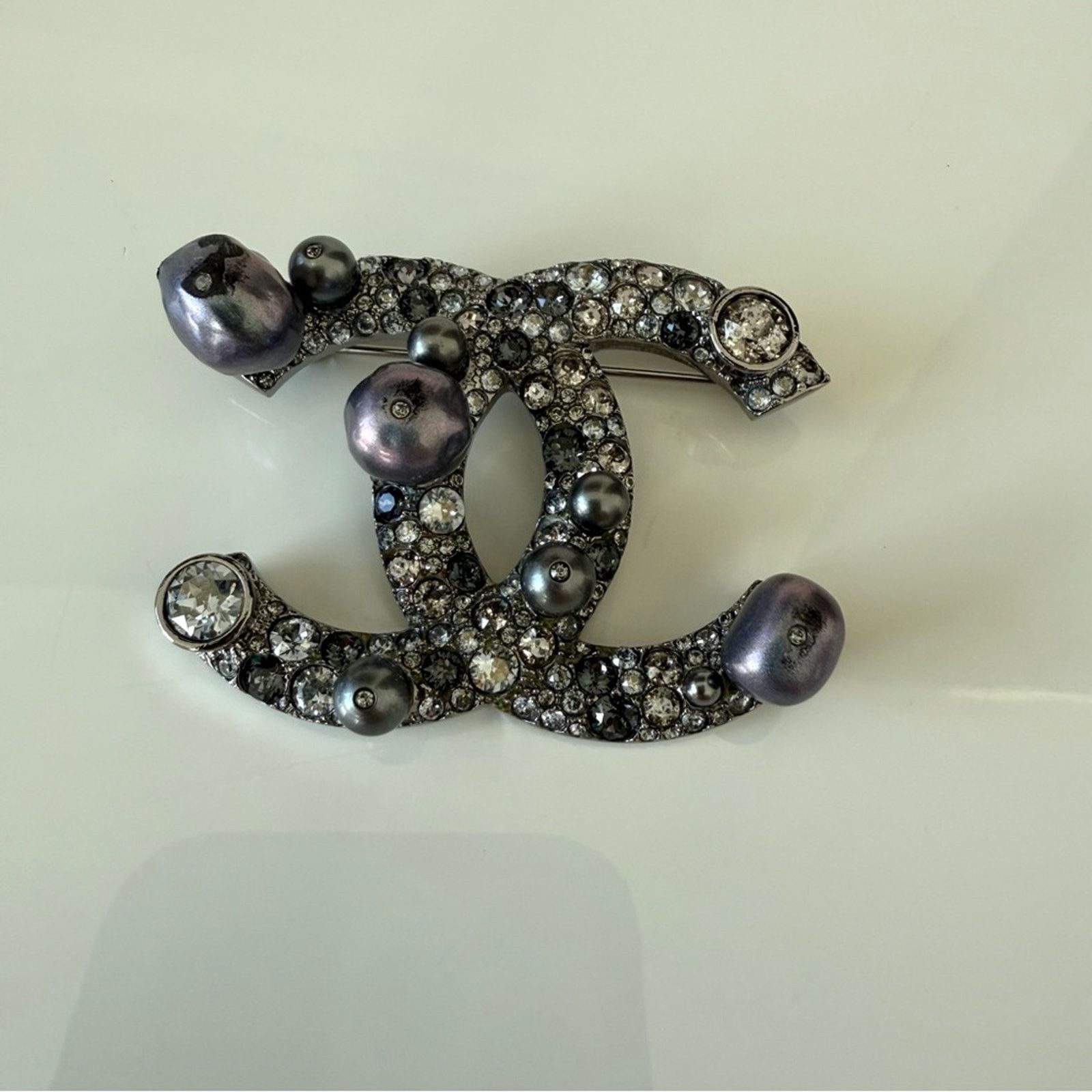 CHANEL women brooch with natural pearls Authentic