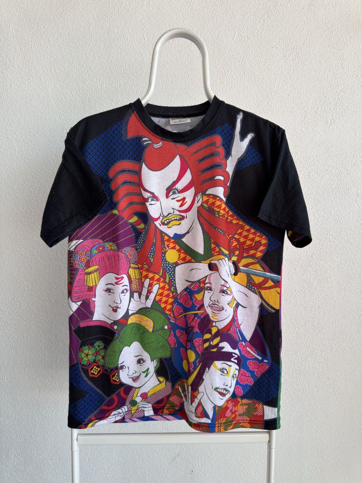 Japanese Brand Japanese Karakuri Geisha Smooch Japanese Graphic T-shirt Size US S / EU 44-46 / 1 - 1 Thumbnail