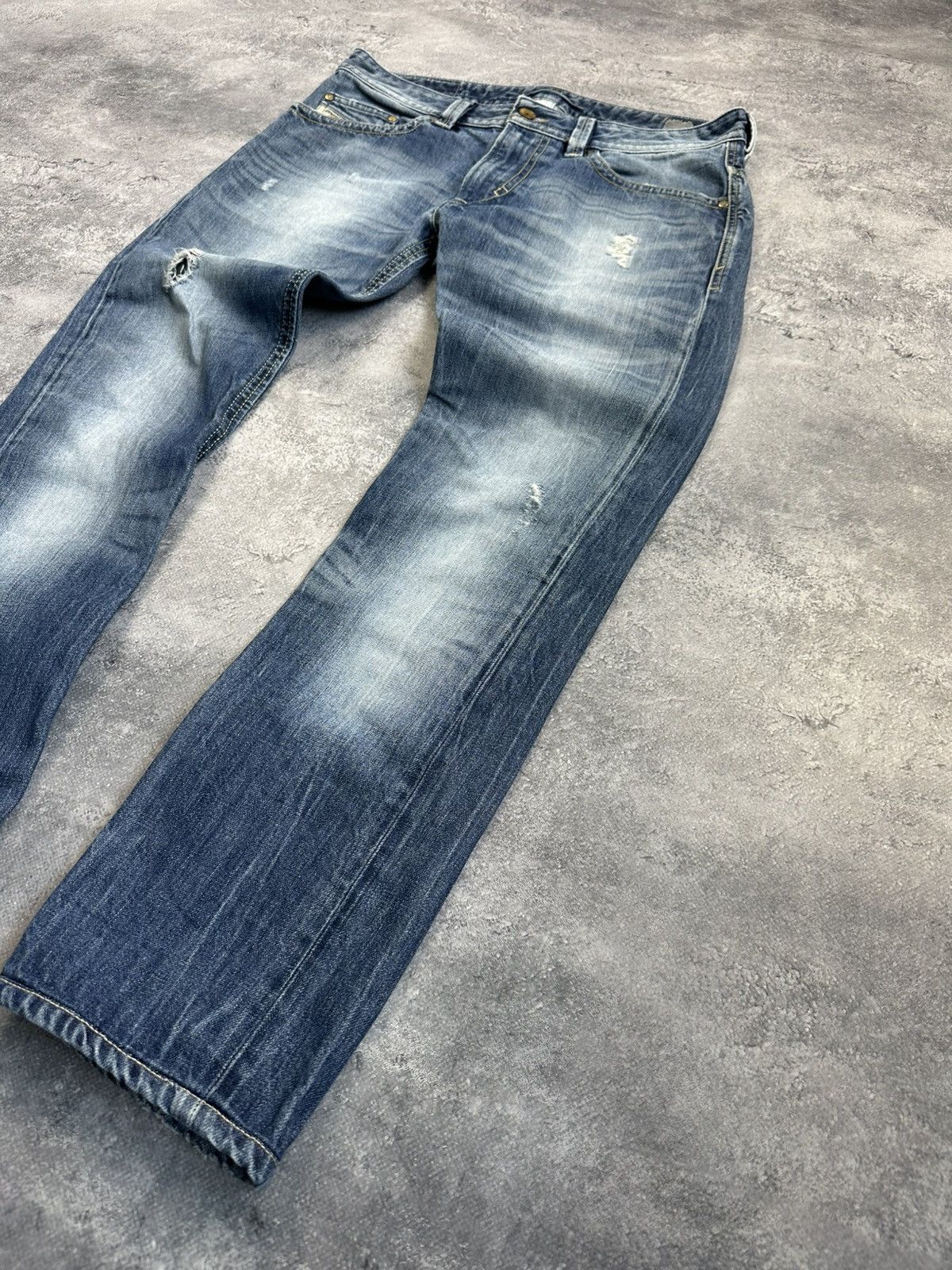Diesel Diesel Industry Vintage Distressed Denim Faded Jeans 30 Size US 30 / EU 46 - 3 Thumbnail