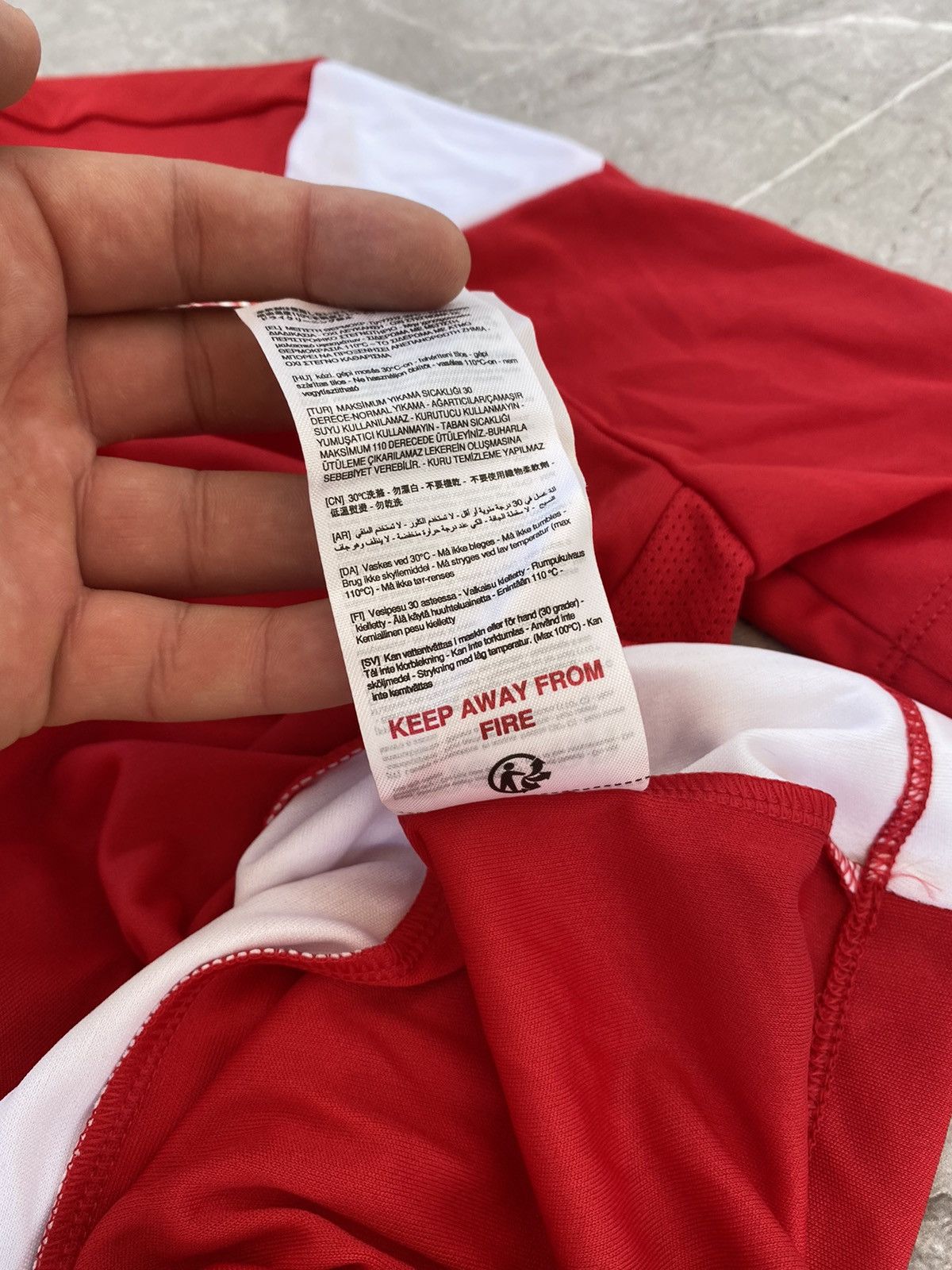Macron Rare FC Thun Macron Soccer Football Suit Jersey & Shorts Y2K Size US M / EU 48-50 / 2 - 19 Thumbnail
