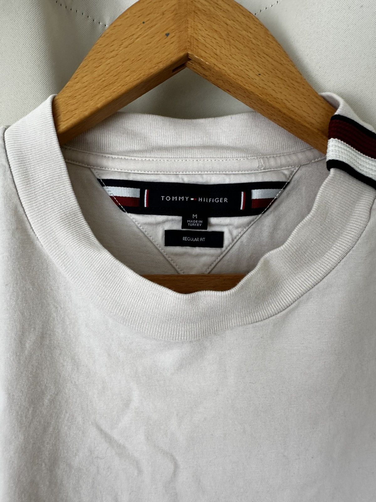Tommy Hilfiger USED Men's Tommy Hilfiger T-shirt Size: Medium Size US M / EU 48-50 / 2 - 3 Thumbnail