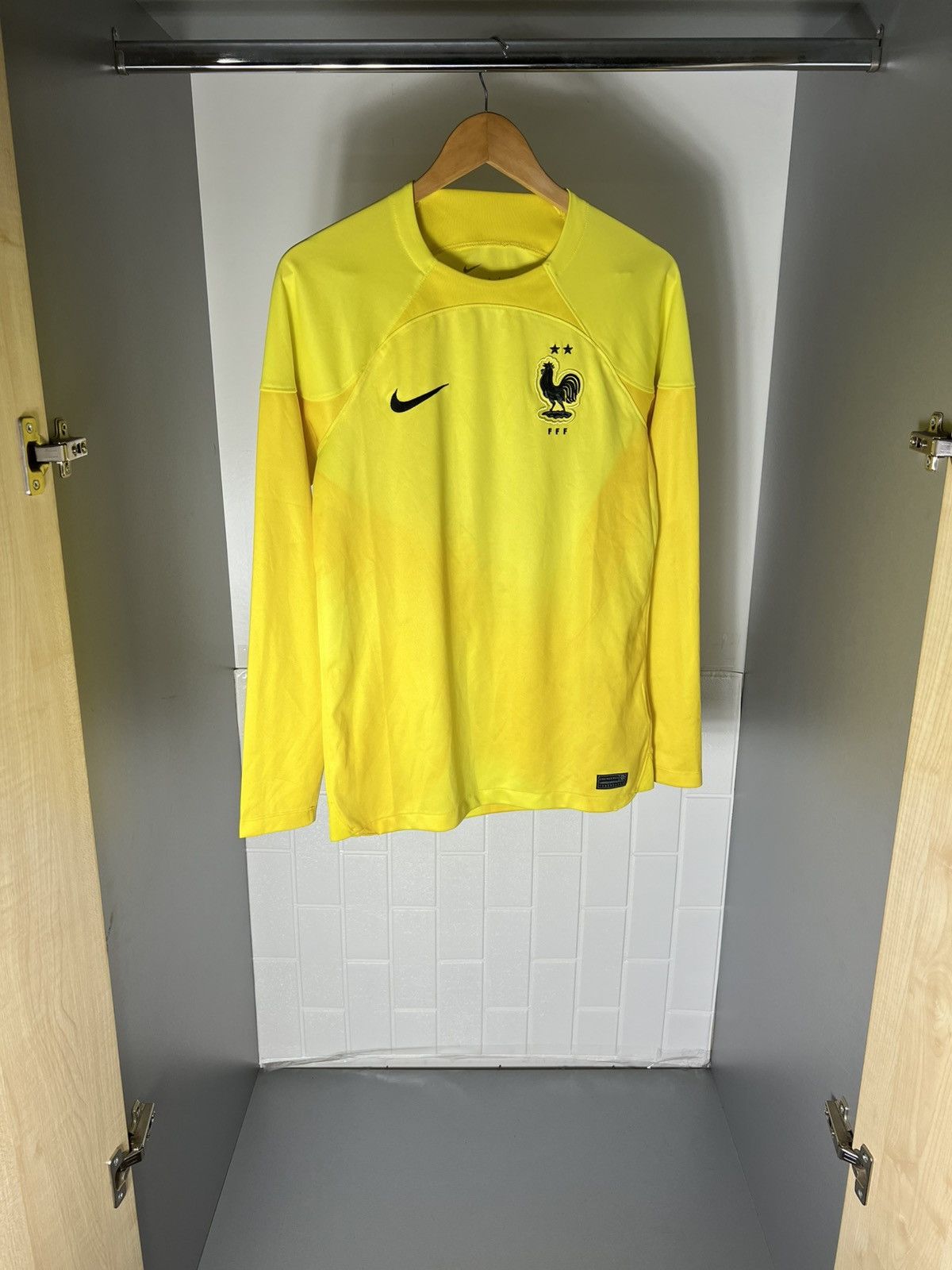 Nike VINTAGE NIKE FRANCE SOCCER JERSEY RETRO PSG BLOKE Y2K 90s Size US S / EU 44-46 / 1 - 3 Thumbnail