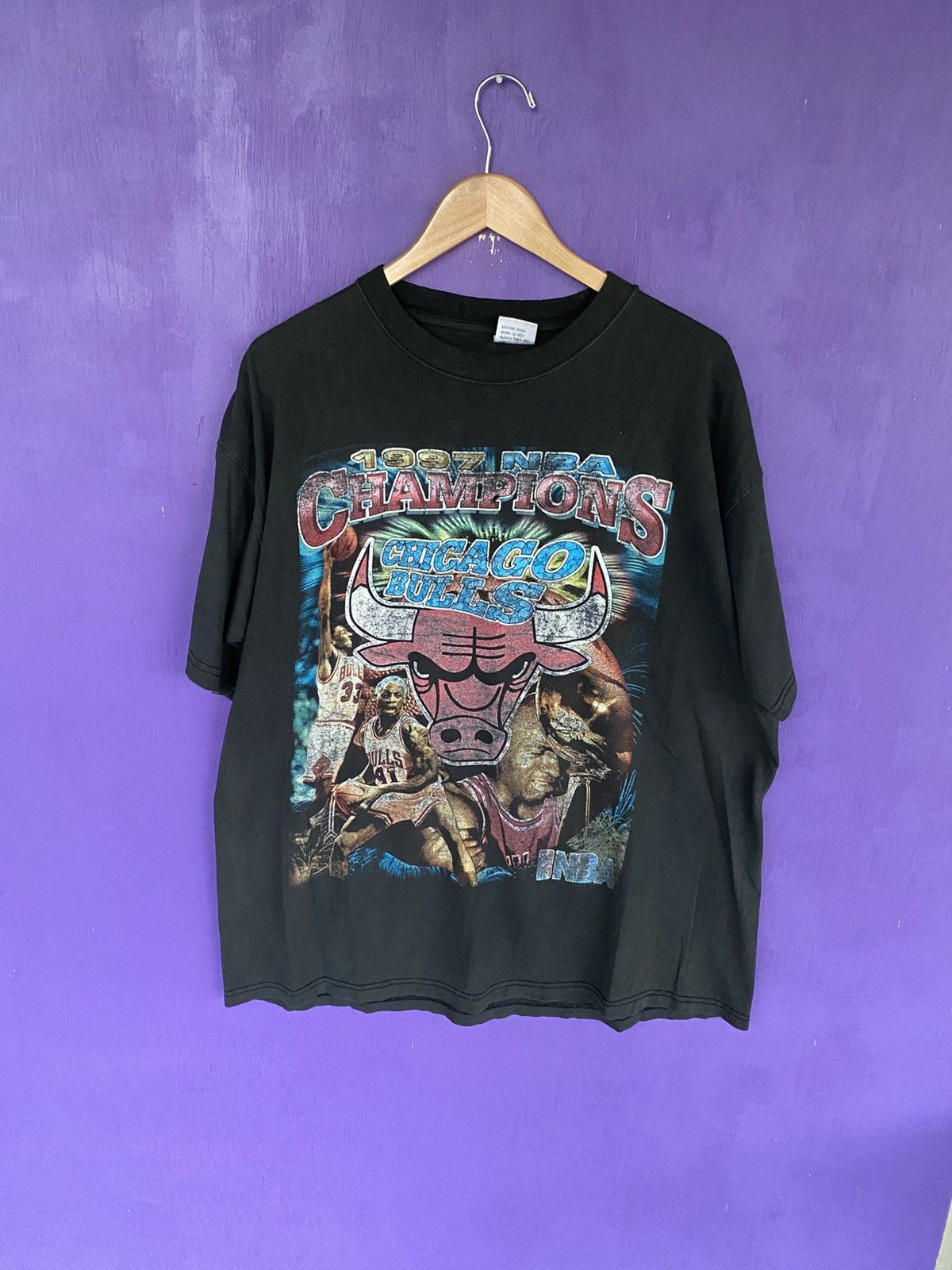 Rap Tees Vintage 1997 Chicago bulls championship rap tee Size US XL / EU 56 / 4 - 1 Thumbnail