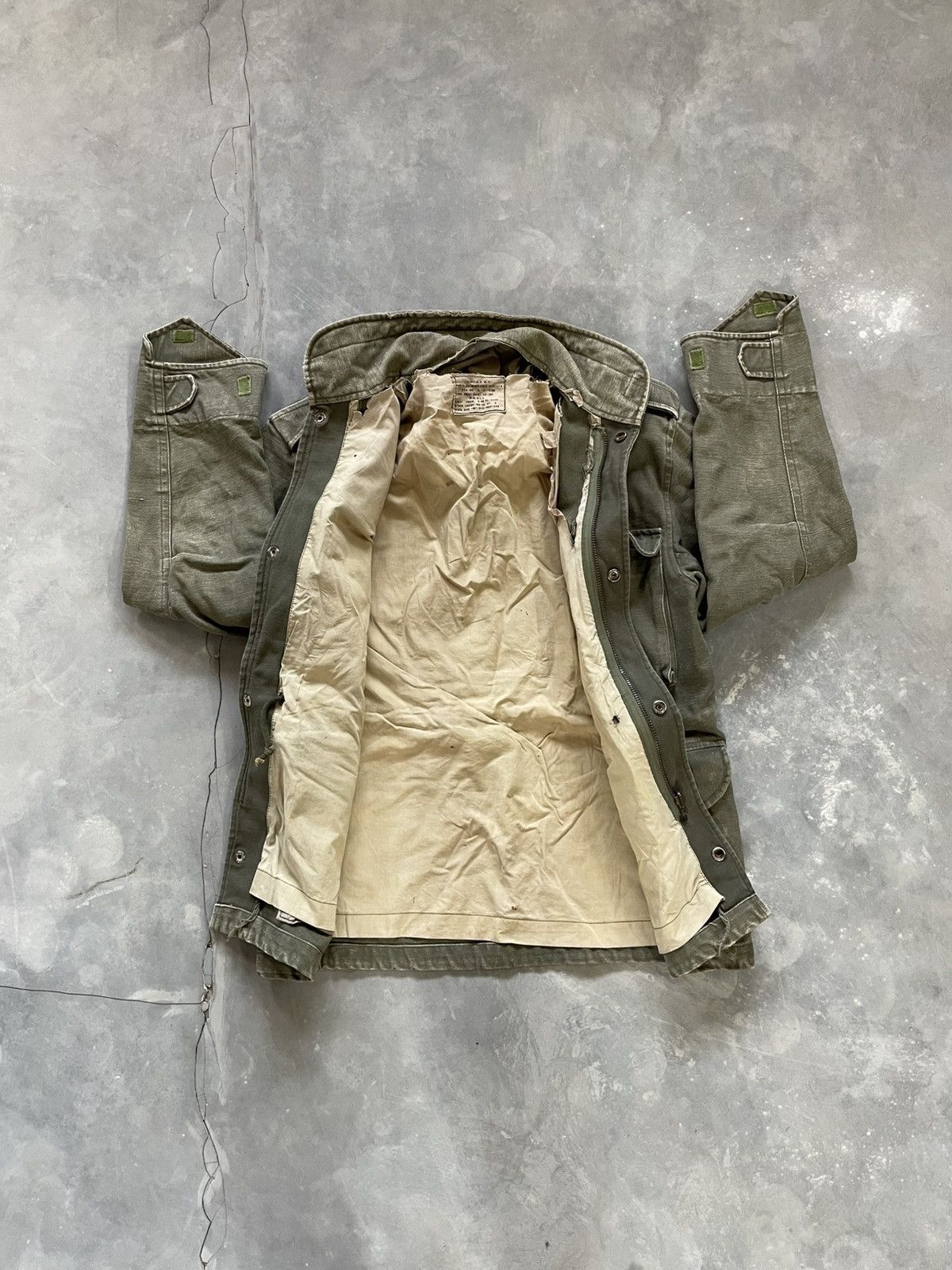 Vintage Vintage M-65 US Army 1974 DSA Vietnam Era Size US M / EU 48-50 / 2 - 5 Thumbnail