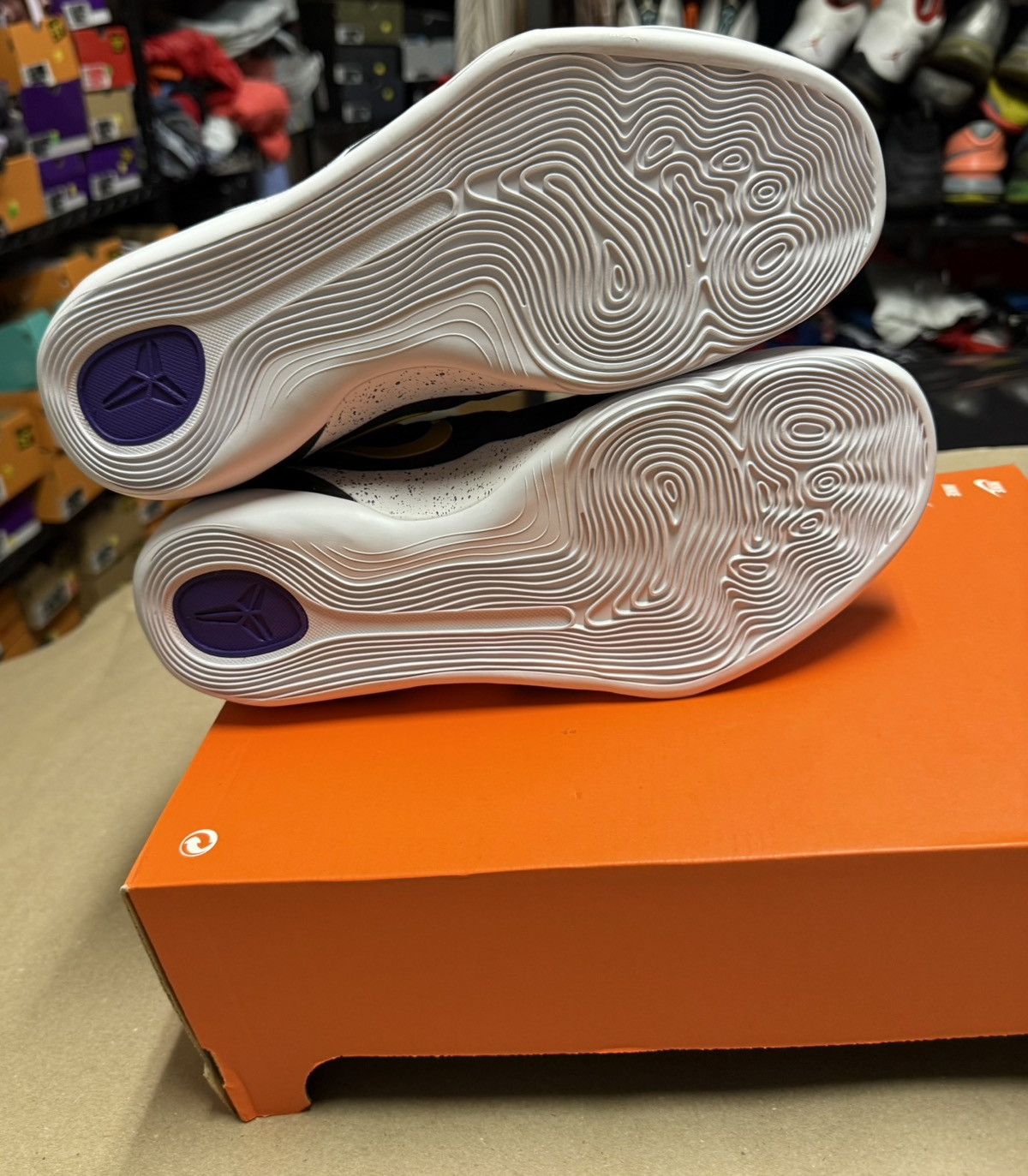 Nike Nike Zoom Kobe 9 EM Protro TB Lakers Away Men’s size 10.5! Size US 10.5 / EU 43-44 - 5 Thumbnail