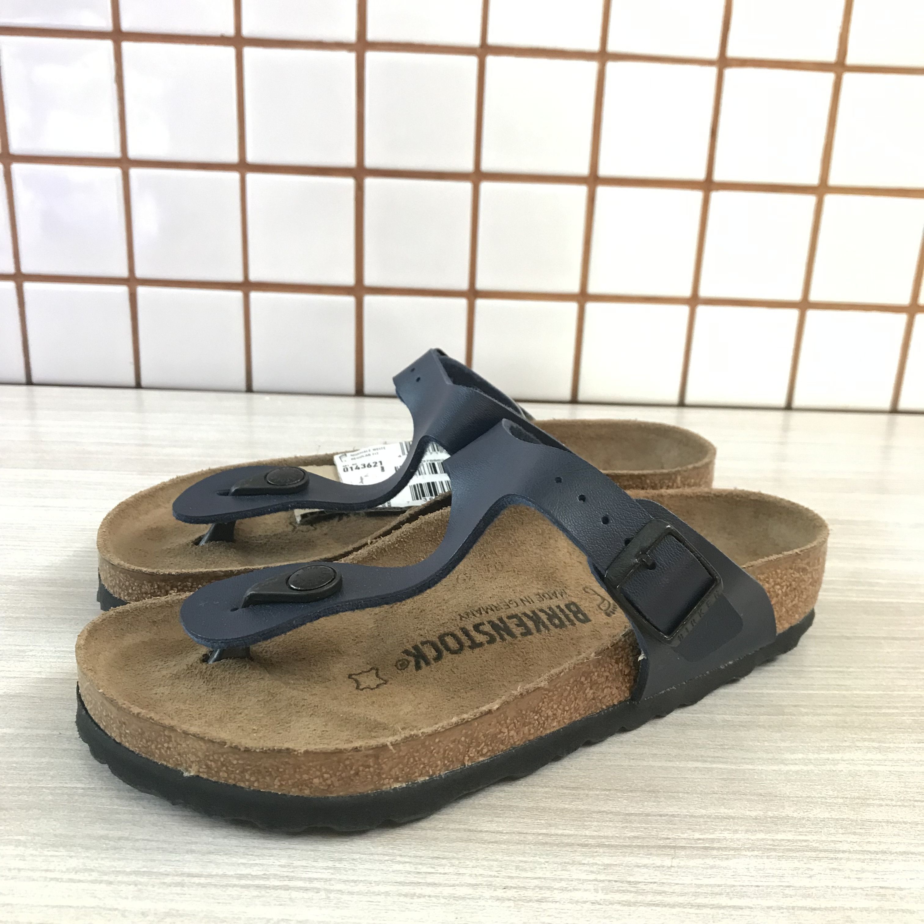 Birkenstock Birkenstock Gizeh Leather Navy Blue one Strap NEW bnwt Size US 5 / EU 37 - 9 Thumbnail