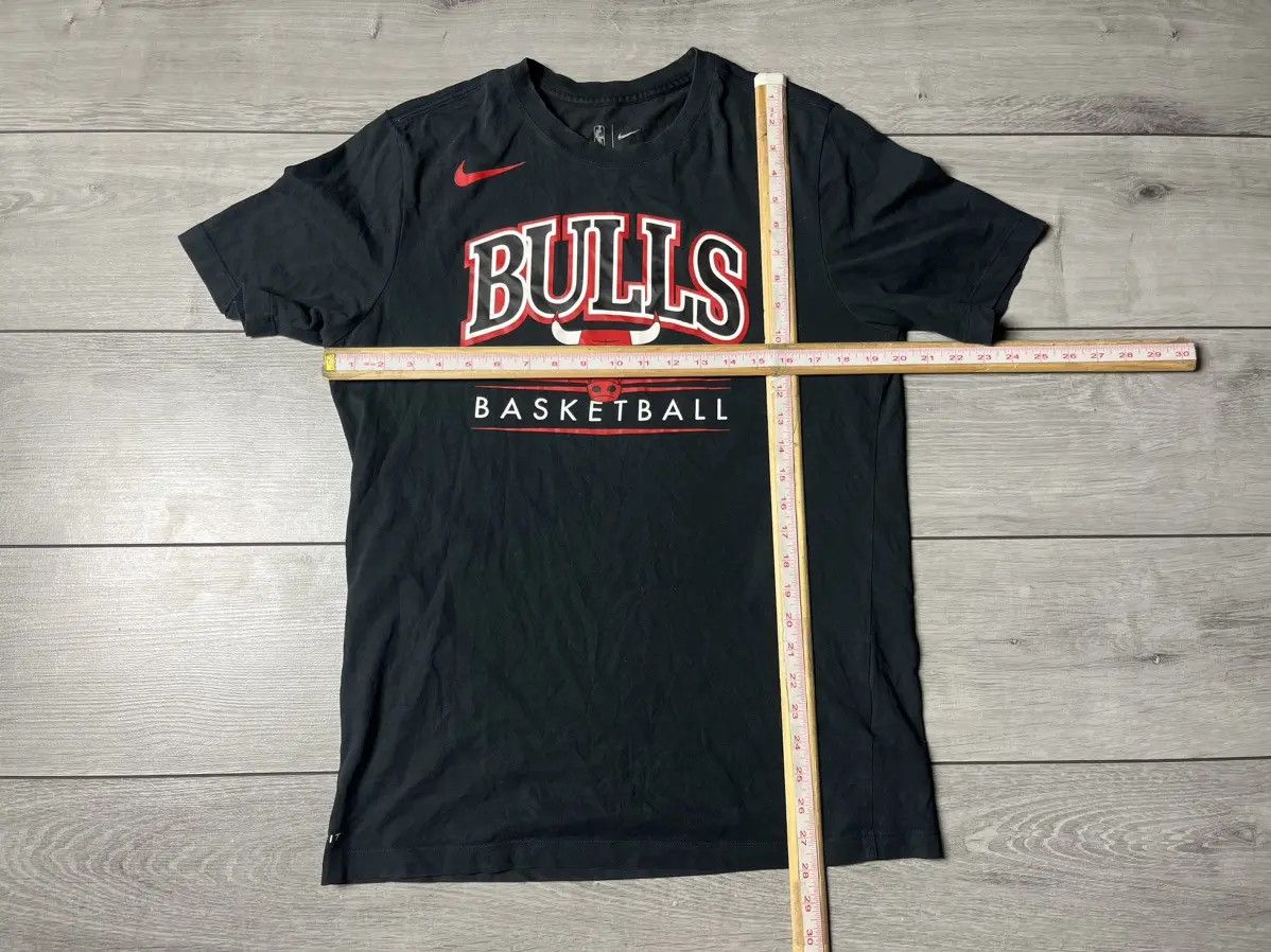 NBA Nike Chicago bulls Tshirt NBA size Medium Size US M / EU 48-50 / 2 - 5 Thumbnail